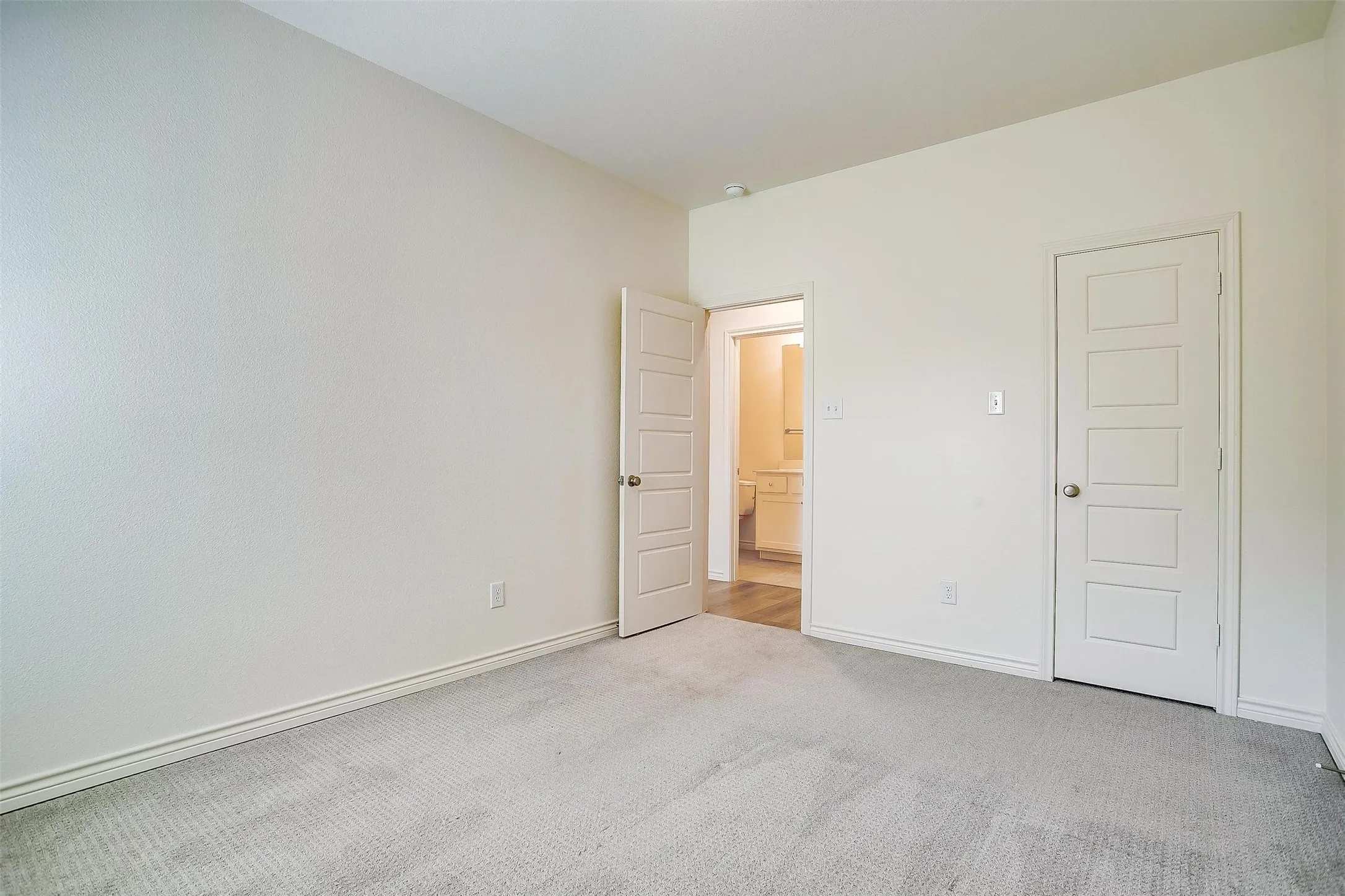 Single Family Residence For Rent in Tarrant County , 211 Athenia Drive, Fort Worth, Texas 76114, 3 Bedroom, 3 Bathroom, 2 Garage spaces, 1,652 Sqft, built in 2020, mls#21334717, Real Estate Agent in Fort Worth, Homes For Rent in Tarrant county, Homes For Rent in Fort Worth, Realtor in Fort Worth Texas, Real Estate Brokerage Independent Realty Texas, Luminita Cordes Realtor
