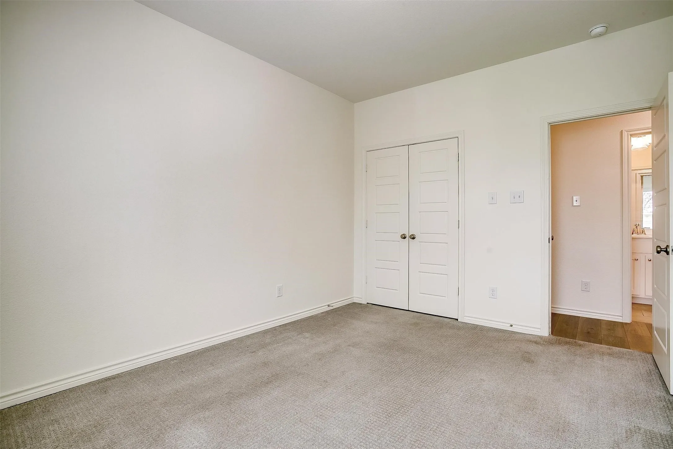 Single Family Residence For Rent in Tarrant County , 211 Athenia Drive, Fort Worth, Texas 76114, 3 Bedroom, 3 Bathroom, 2 Garage spaces, 1,652 Sqft, built in 2020, mls#21334717, Real Estate Agent in Fort Worth, Homes For Rent in Tarrant county, Homes For Rent in Fort Worth, Realtor in Fort Worth Texas, Real Estate Brokerage Independent Realty Texas, Luminita Cordes Realtor