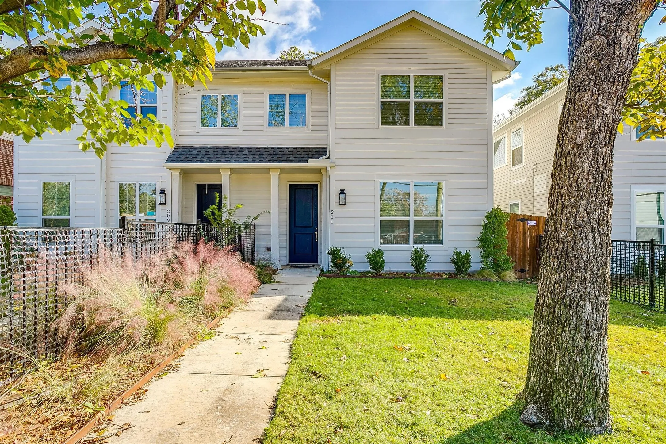 Single Family Residence For Rent in Tarrant County , 211 Athenia Drive, Fort Worth, Texas 76114, 3 Bedroom, 3 Bathroom, 2 Garage spaces, 1,652 Sqft, built in 2020, mls#21334717, Real Estate Agent in Fort Worth, Homes For Rent in Tarrant county, Homes For Rent in Fort Worth, Realtor in Fort Worth Texas, Real Estate Brokerage Independent Realty Texas, Luminita Cordes Realtor