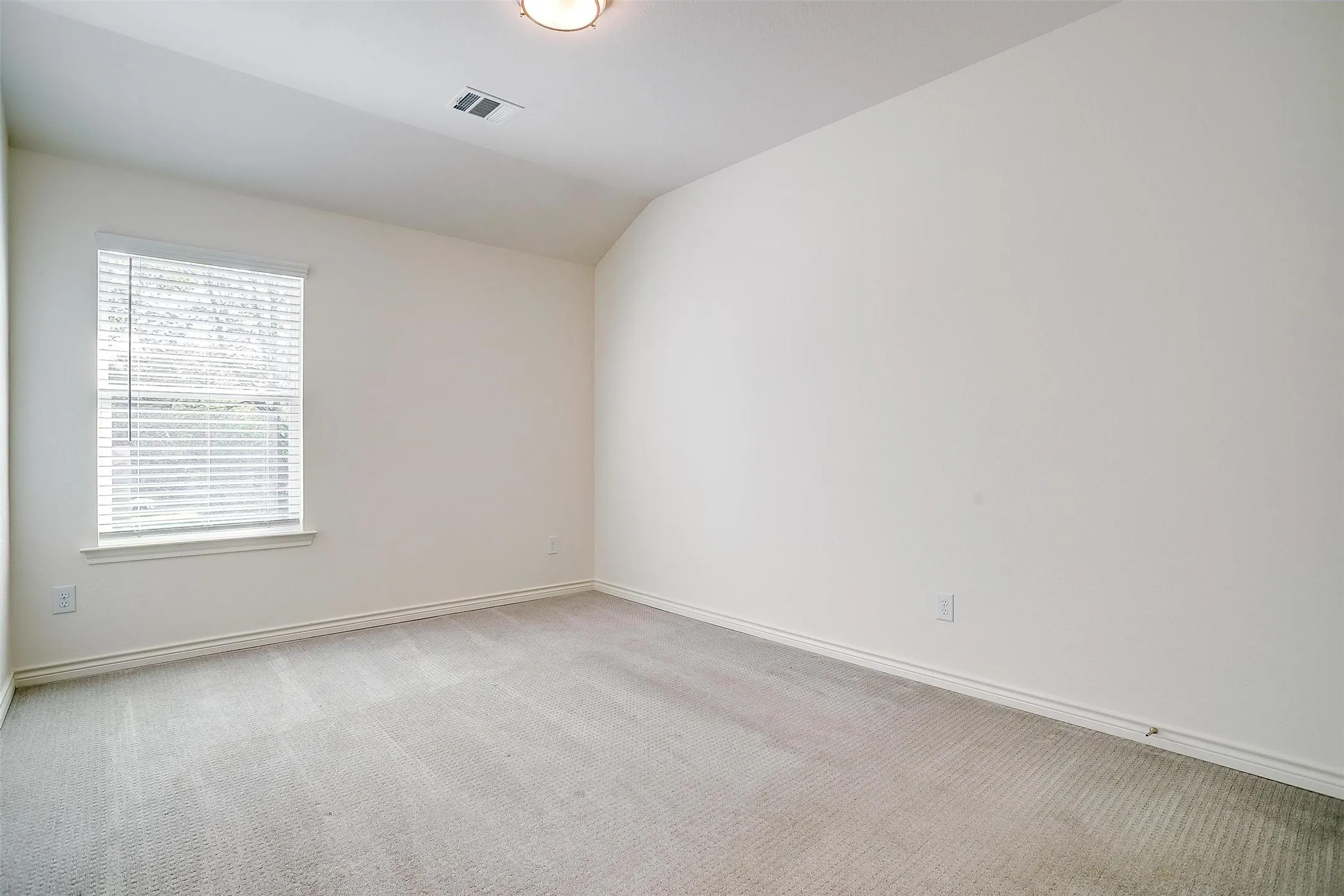 Single Family Residence For Rent in Tarrant County , 211 Athenia Drive, Fort Worth, Texas 76114, 3 Bedroom, 3 Bathroom, 2 Garage spaces, 1,652 Sqft, built in 2020, mls#21334717, Real Estate Agent in Fort Worth, Homes For Rent in Tarrant county, Homes For Rent in Fort Worth, Realtor in Fort Worth Texas, Real Estate Brokerage Independent Realty Texas, Luminita Cordes Realtor