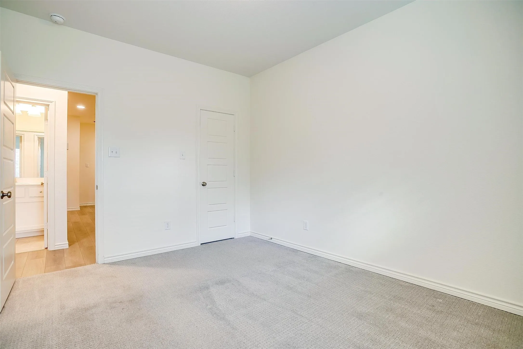 Single Family Residence For Rent in Tarrant County , 211 Athenia Drive, Fort Worth, Texas 76114, 3 Bedroom, 3 Bathroom, 2 Garage spaces, 1,652 Sqft, built in 2020, mls#21334717, Real Estate Agent in Fort Worth, Homes For Rent in Tarrant county, Homes For Rent in Fort Worth, Realtor in Fort Worth Texas, Real Estate Brokerage Independent Realty Texas, Luminita Cordes Realtor