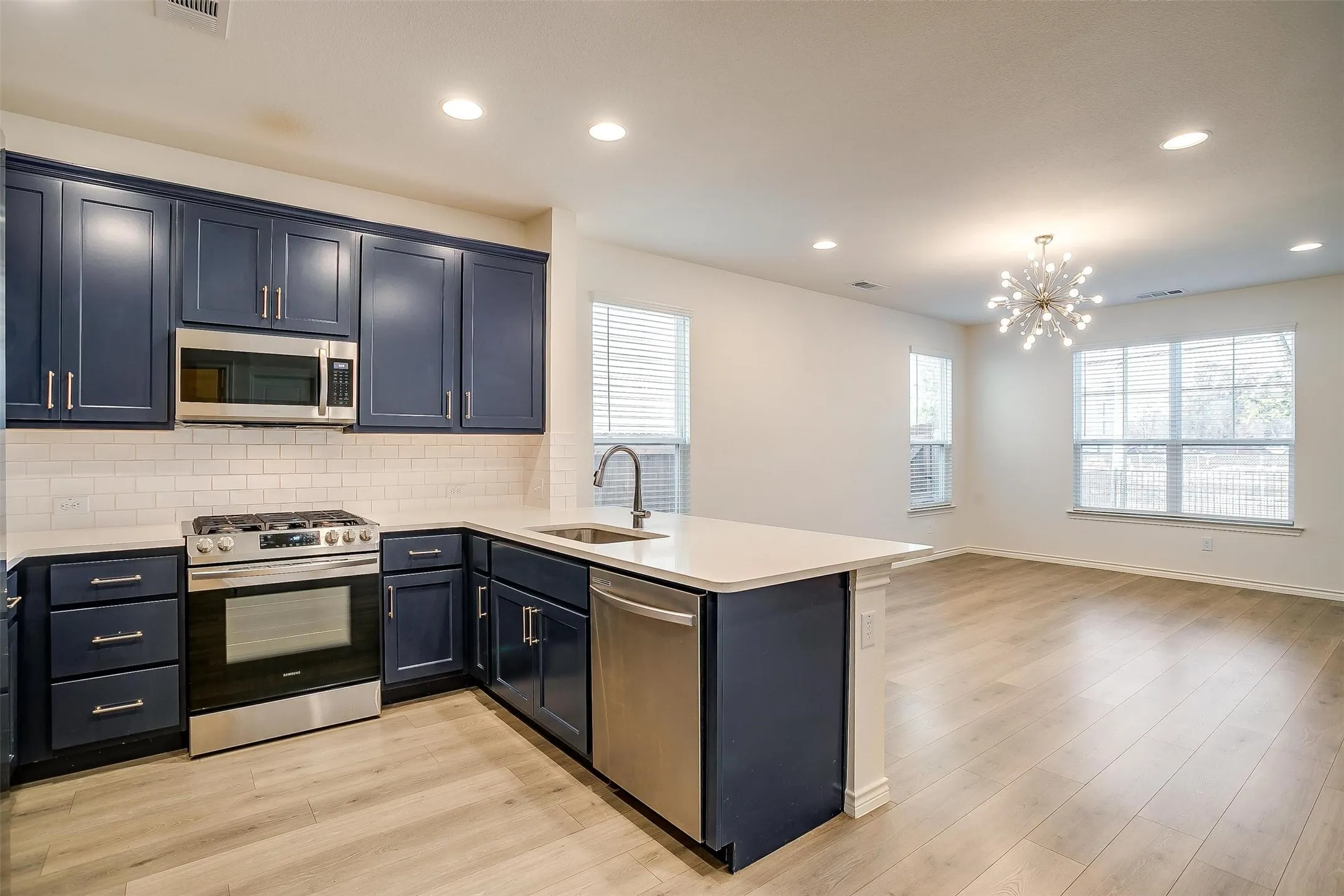 Single Family Residence For Rent in Tarrant County , 211 Athenia Drive, Fort Worth, Texas 76114, 3 Bedroom, 3 Bathroom, 2 Garage spaces, 1,652 Sqft, built in 2020, mls#21334717, Real Estate Agent in Fort Worth, Homes For Rent in Tarrant county, Homes For Rent in Fort Worth, Realtor in Fort Worth Texas, Real Estate Brokerage Independent Realty Texas, Luminita Cordes Realtor