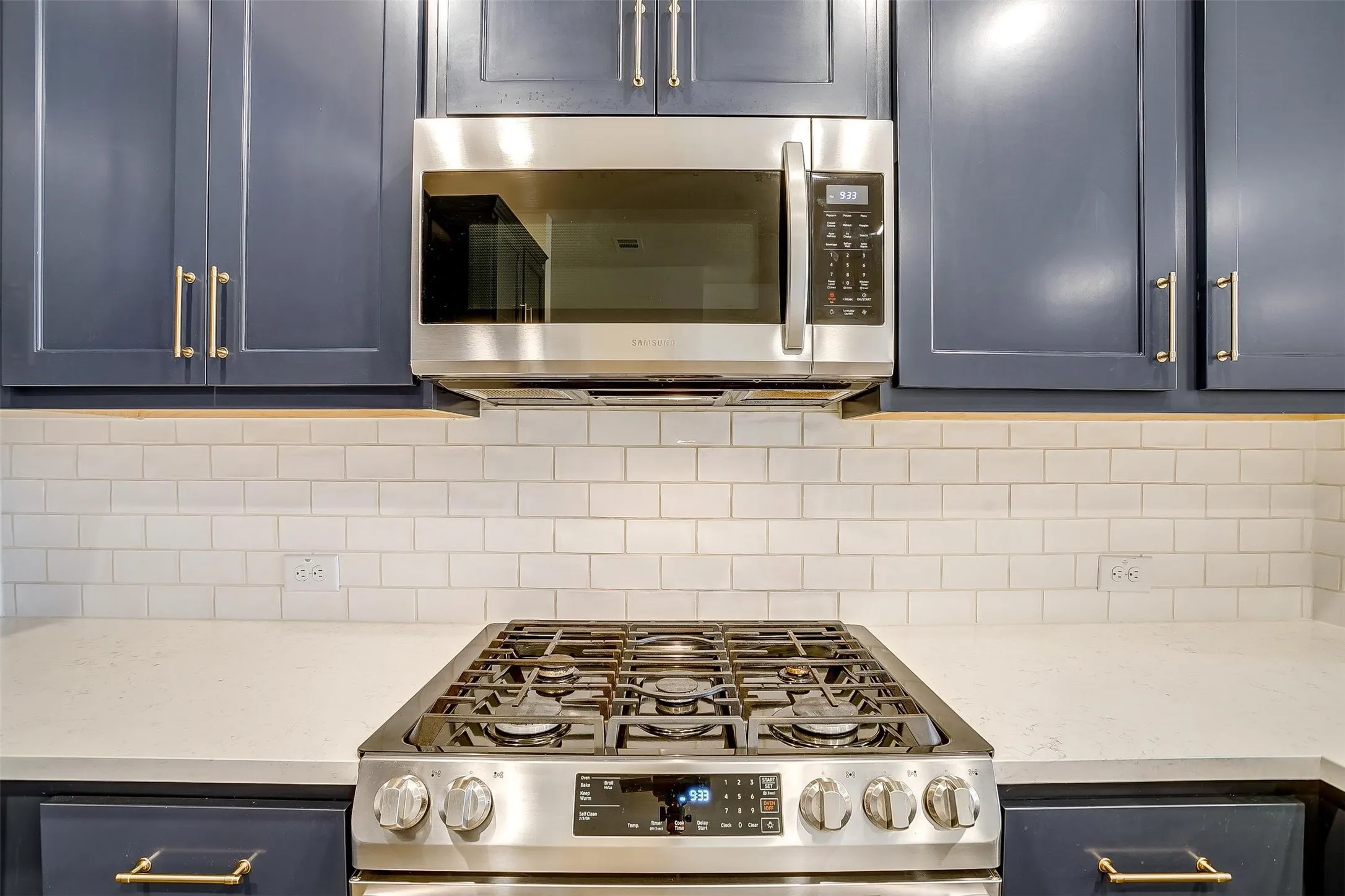 Single Family Residence For Rent in Tarrant County , 211 Athenia Drive, Fort Worth, Texas 76114, 3 Bedroom, 3 Bathroom, 2 Garage spaces, 1,652 Sqft, built in 2020, mls#21334717, Real Estate Agent in Fort Worth, Homes For Rent in Tarrant county, Homes For Rent in Fort Worth, Realtor in Fort Worth Texas, Real Estate Brokerage Independent Realty Texas, Luminita Cordes Realtor