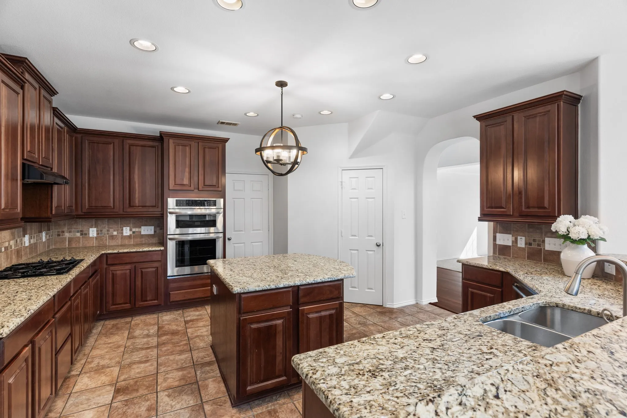 Single Family Residence For Sale in Collin County , 10975 La Grange Drive, Frisco, Texas 75035, 4 Bedroom, 4 Bathroom, 2 Garage spaces, 4,042 Sqft, built in 2006, mls#21333505, Real Estate Agent in Frisco, Homes For Sale in Collin county, Homes For Sale in Frisco, Realtor in Frisco Texas, Real Estate Brokerage Independent Realty Texas, Luminita Cordes Realtor