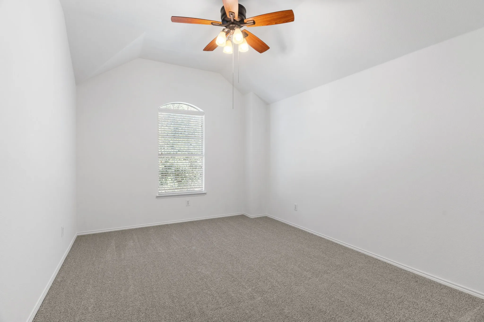 Single Family Residence For Sale in Collin County , 10975 La Grange Drive, Frisco, Texas 75035, 4 Bedroom, 4 Bathroom, 2 Garage spaces, 4,042 Sqft, built in 2006, mls#21333505, Real Estate Agent in Frisco, Homes For Sale in Collin county, Homes For Sale in Frisco, Realtor in Frisco Texas, Real Estate Brokerage Independent Realty Texas, Luminita Cordes Realtor
