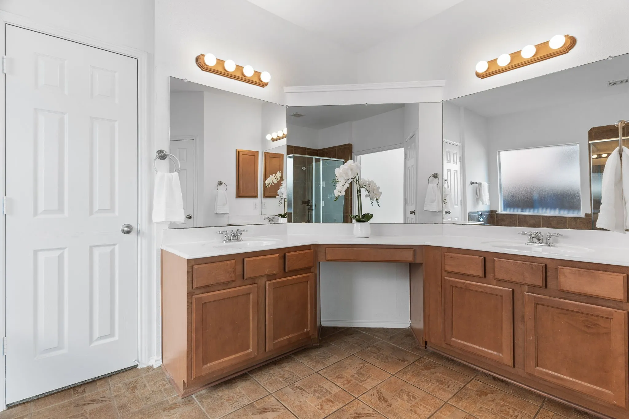 Single Family Residence For Sale in Collin County , 10975 La Grange Drive, Frisco, Texas 75035, 4 Bedroom, 4 Bathroom, 2 Garage spaces, 4,042 Sqft, built in 2006, mls#21333505, Real Estate Agent in Frisco, Homes For Sale in Collin county, Homes For Sale in Frisco, Realtor in Frisco Texas, Real Estate Brokerage Independent Realty Texas, Luminita Cordes Realtor