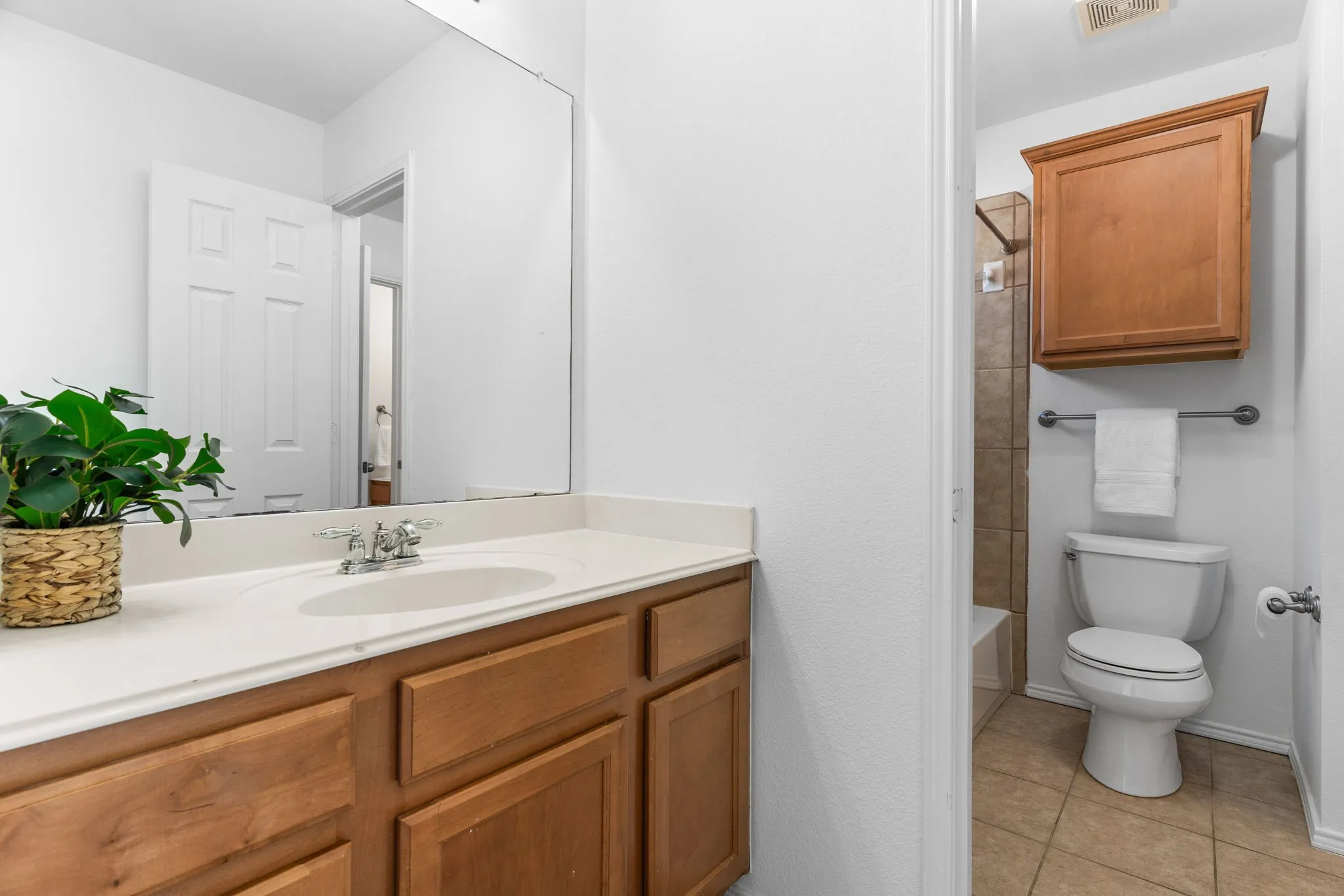 Single Family Residence For Sale in Collin County , 10975 La Grange Drive, Frisco, Texas 75035, 4 Bedroom, 4 Bathroom, 2 Garage spaces, 4,042 Sqft, built in 2006, mls#21333505, Real Estate Agent in Frisco, Homes For Sale in Collin county, Homes For Sale in Frisco, Realtor in Frisco Texas, Real Estate Brokerage Independent Realty Texas, Luminita Cordes Realtor