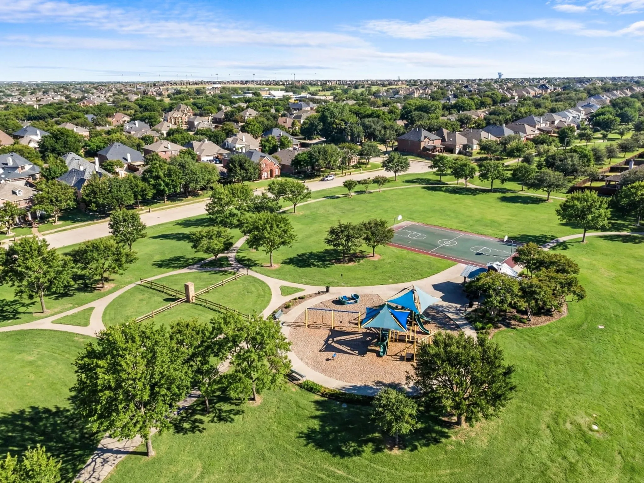 Single Family Residence For Sale in Collin County , 10975 La Grange Drive, Frisco, Texas 75035, 4 Bedroom, 4 Bathroom, 2 Garage spaces, 4,042 Sqft, built in 2006, mls#21333505, Real Estate Agent in Frisco, Homes For Sale in Collin county, Homes For Sale in Frisco, Realtor in Frisco Texas, Real Estate Brokerage Independent Realty Texas, Luminita Cordes Realtor