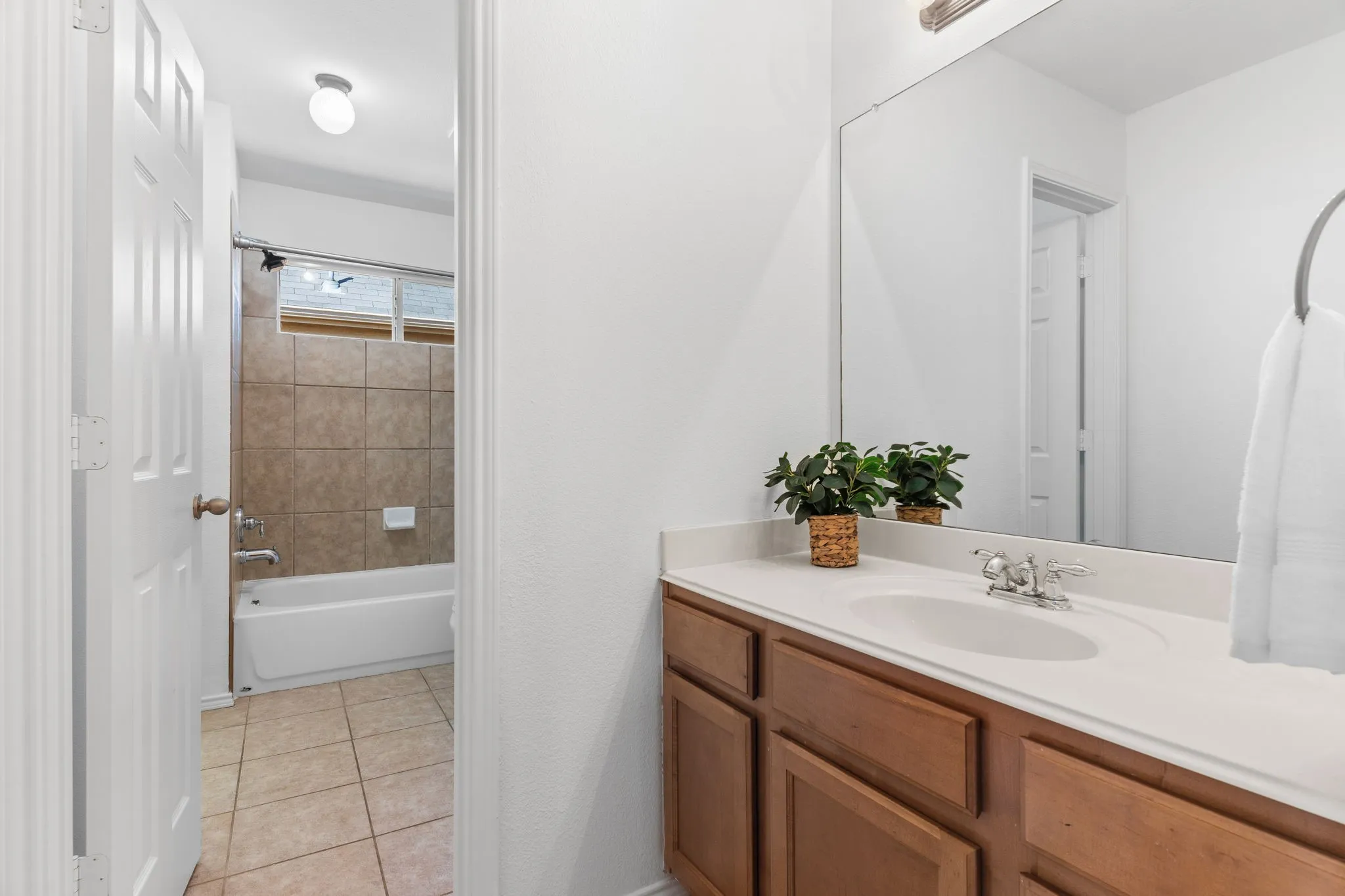 Single Family Residence For Sale in Collin County , 10975 La Grange Drive, Frisco, Texas 75035, 4 Bedroom, 4 Bathroom, 2 Garage spaces, 4,042 Sqft, built in 2006, mls#21333505, Real Estate Agent in Frisco, Homes For Sale in Collin county, Homes For Sale in Frisco, Realtor in Frisco Texas, Real Estate Brokerage Independent Realty Texas, Luminita Cordes Realtor