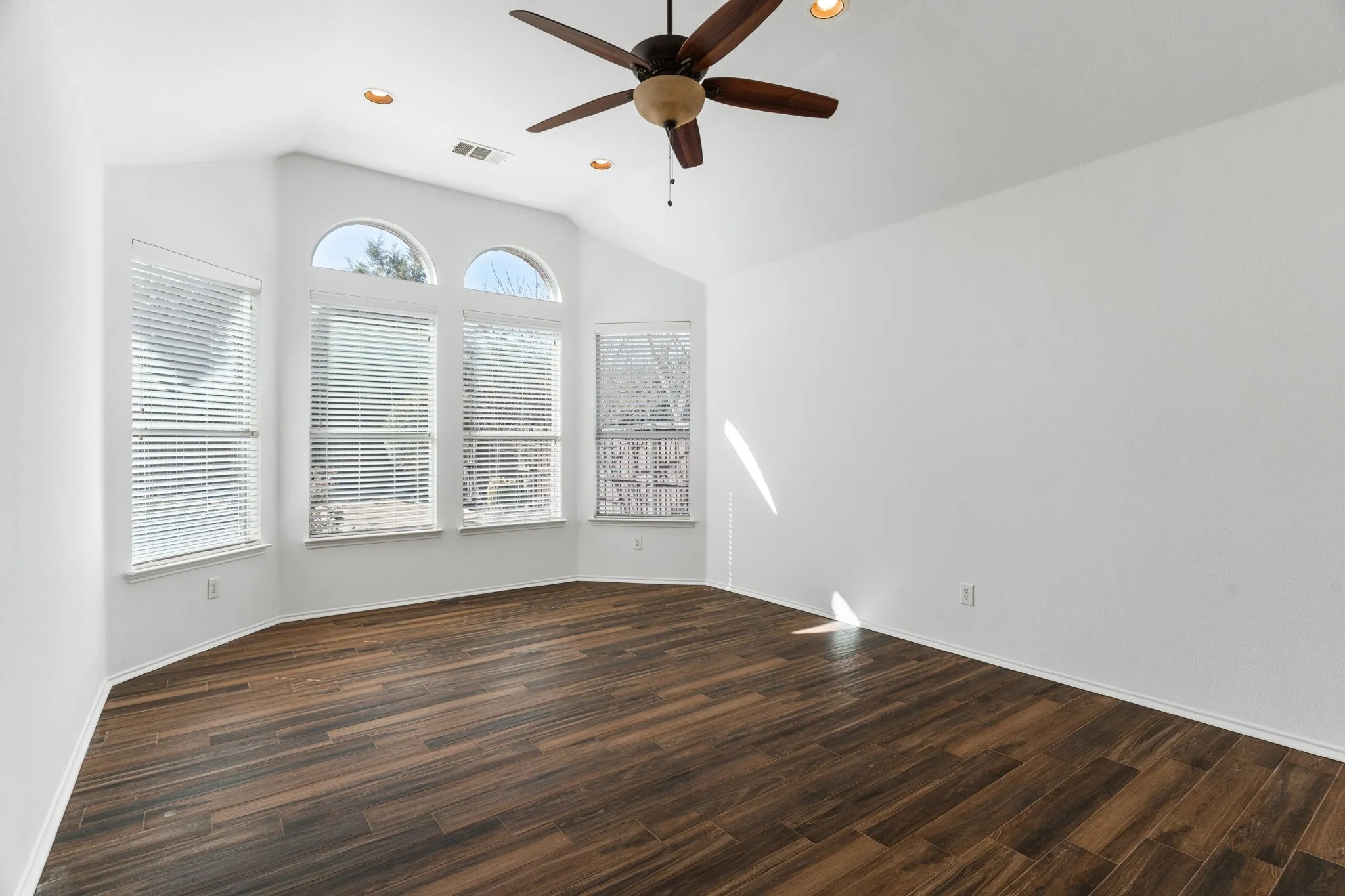 Single Family Residence For Sale in Collin County , 10975 La Grange Drive, Frisco, Texas 75035, 4 Bedroom, 4 Bathroom, 2 Garage spaces, 4,042 Sqft, built in 2006, mls#21333505, Real Estate Agent in Frisco, Homes For Sale in Collin county, Homes For Sale in Frisco, Realtor in Frisco Texas, Real Estate Brokerage Independent Realty Texas, Luminita Cordes Realtor