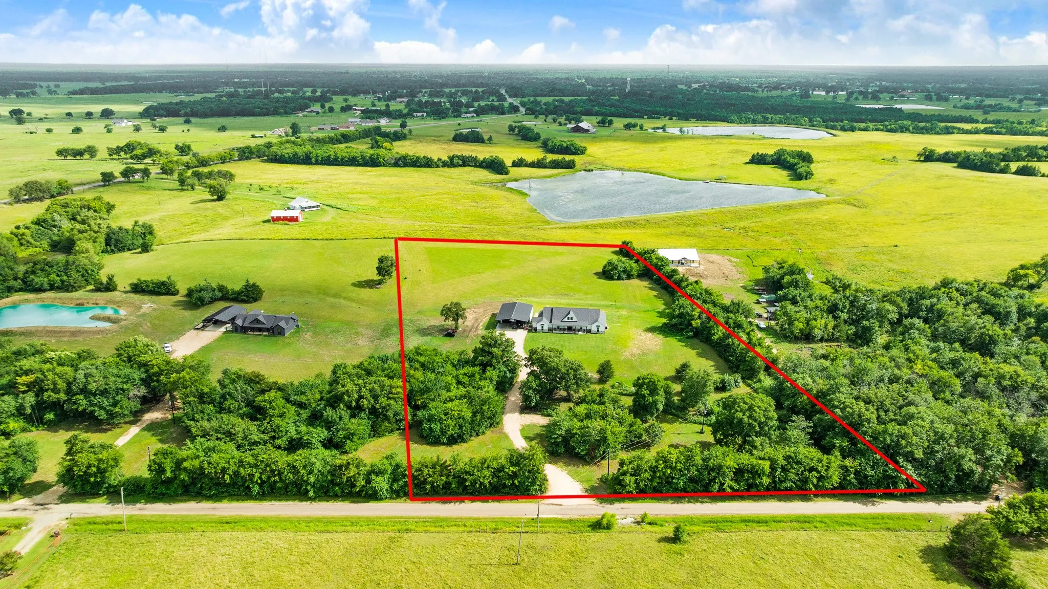 Single Family Residence For Sale in Lamar County , 700 County Road 44430, Paris, Texas 75460, 3 Bedrooms, 4 Bathrooms, Garage spaces, 2,722 Sqft, built in 2022, Price $849,000, mls#21333949, Real Estate Agent in Paris, Homes For Sale in Lamar county, Homes For Sale in Paris, Realtor in Paris Texas, Real Estate Brokerage Independent Realty Texas, Luminita Cordes Realtor