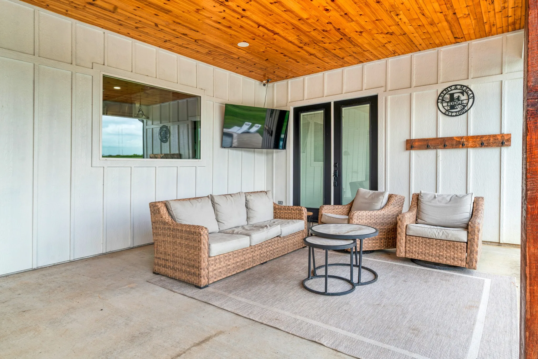 Single Family Residence For Sale in Lamar County , 700 County Road 44430, Paris, Texas 75460, 3 Bedrooms, 4 Bathrooms, Garage spaces, 2,722 Sqft, built in 2022, Price $849,000, mls#21333949, Real Estate Agent in Paris, Homes For Sale in Lamar county, Homes For Sale in Paris, Realtor in Paris Texas, Real Estate Brokerage Independent Realty Texas, Luminita Cordes Realtor