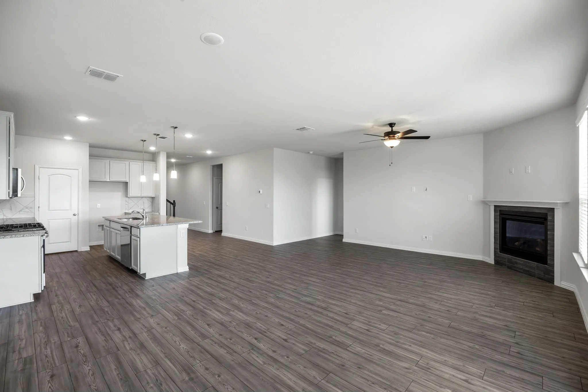 Single Family Residence For Sale in Rockwall County , 984 Manuel Drive, Fate, Texas 75087, 4 Bedroom, 3 Bathroom, 2 Garage spaces, 2,592 Sqft, built in 2022, mls#21330695, Real Estate Agent in Fate, Homes For Sale in Rockwall county, Homes For Sale in Fate, Realtor in Fate Texas, Real Estate Brokerage Independent Realty Texas, Luminita Cordes Realtor