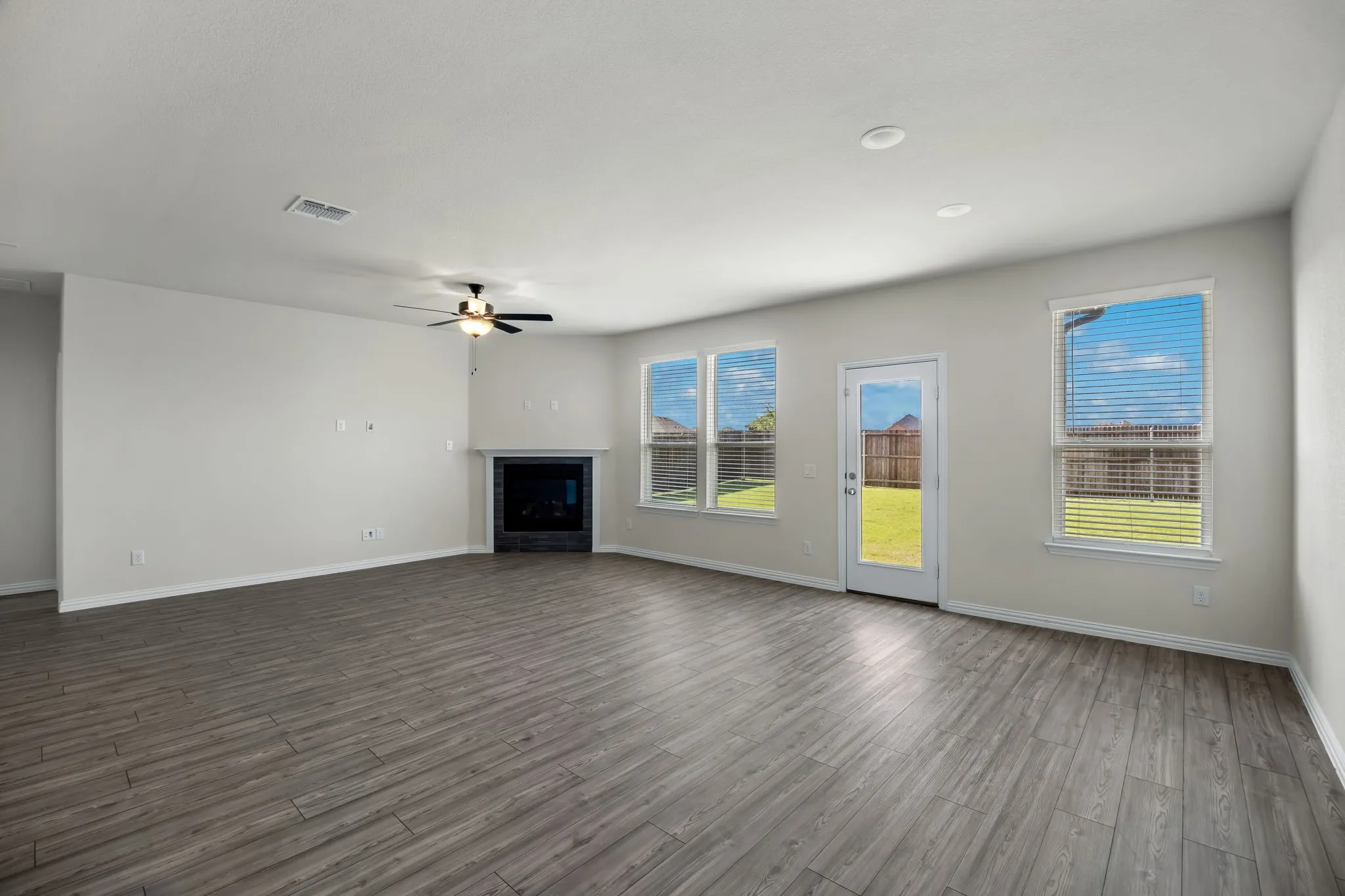 Single Family Residence For Sale in Rockwall County , 984 Manuel Drive, Fate, Texas 75087, 4 Bedroom, 3 Bathroom, 2 Garage spaces, 2,592 Sqft, built in 2022, mls#21330695, Real Estate Agent in Fate, Homes For Sale in Rockwall county, Homes For Sale in Fate, Realtor in Fate Texas, Real Estate Brokerage Independent Realty Texas, Luminita Cordes Realtor