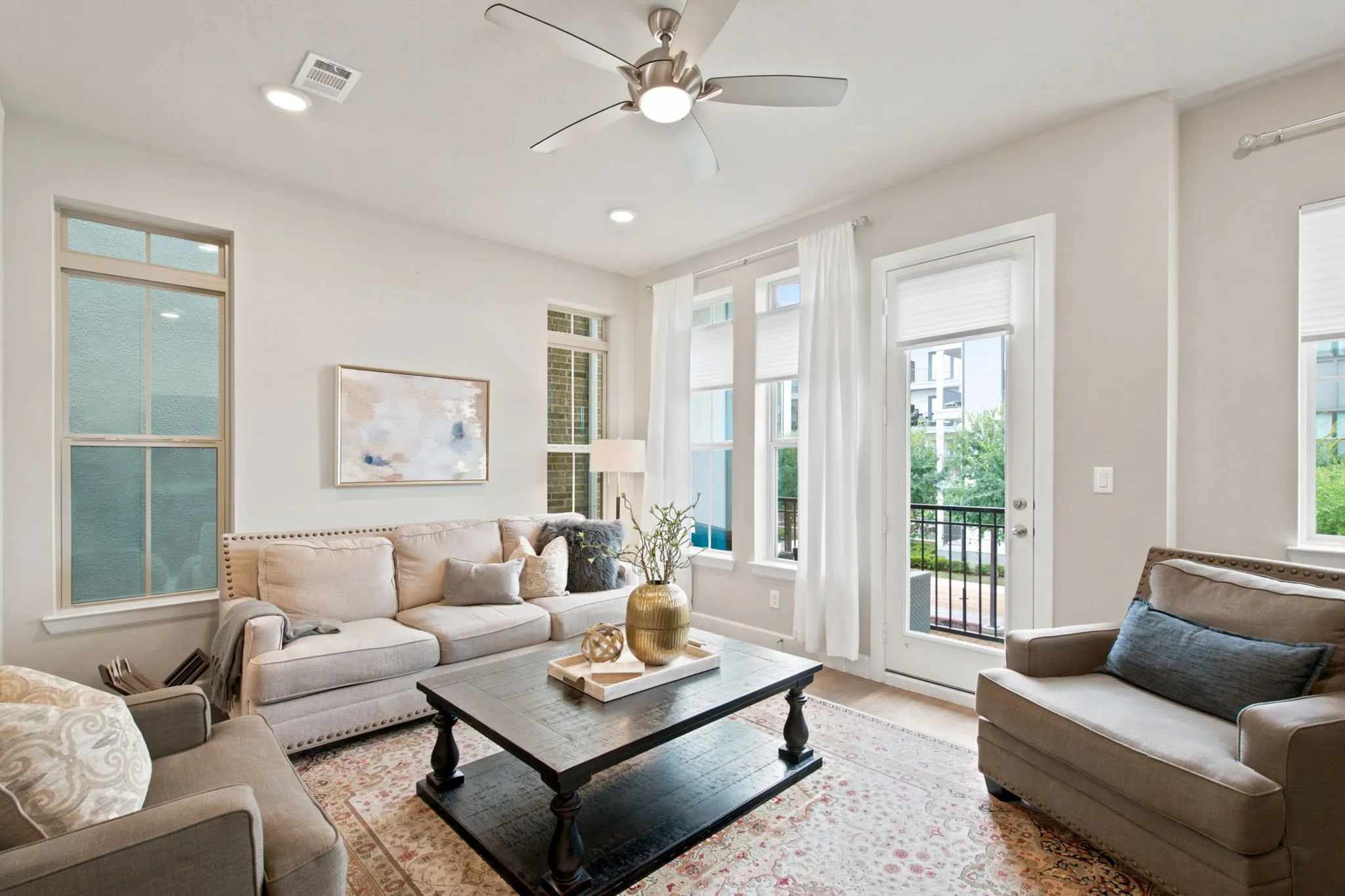 Single Family Residence For Sale in Dallas County , 1011 Tea Olive Lane, Dallas, Texas 75212, 3 Bedroom, 4 Bathroom, 2 Garage spaces, 2,234 Sqft, built in 2019, mls#21333961, Real Estate Agent in Dallas, Homes For Sale in Dallas county, Homes For Sale in Dallas, Realtor in Dallas Texas, Real Estate Brokerage Independent Realty Texas, Luminita Cordes Realtor