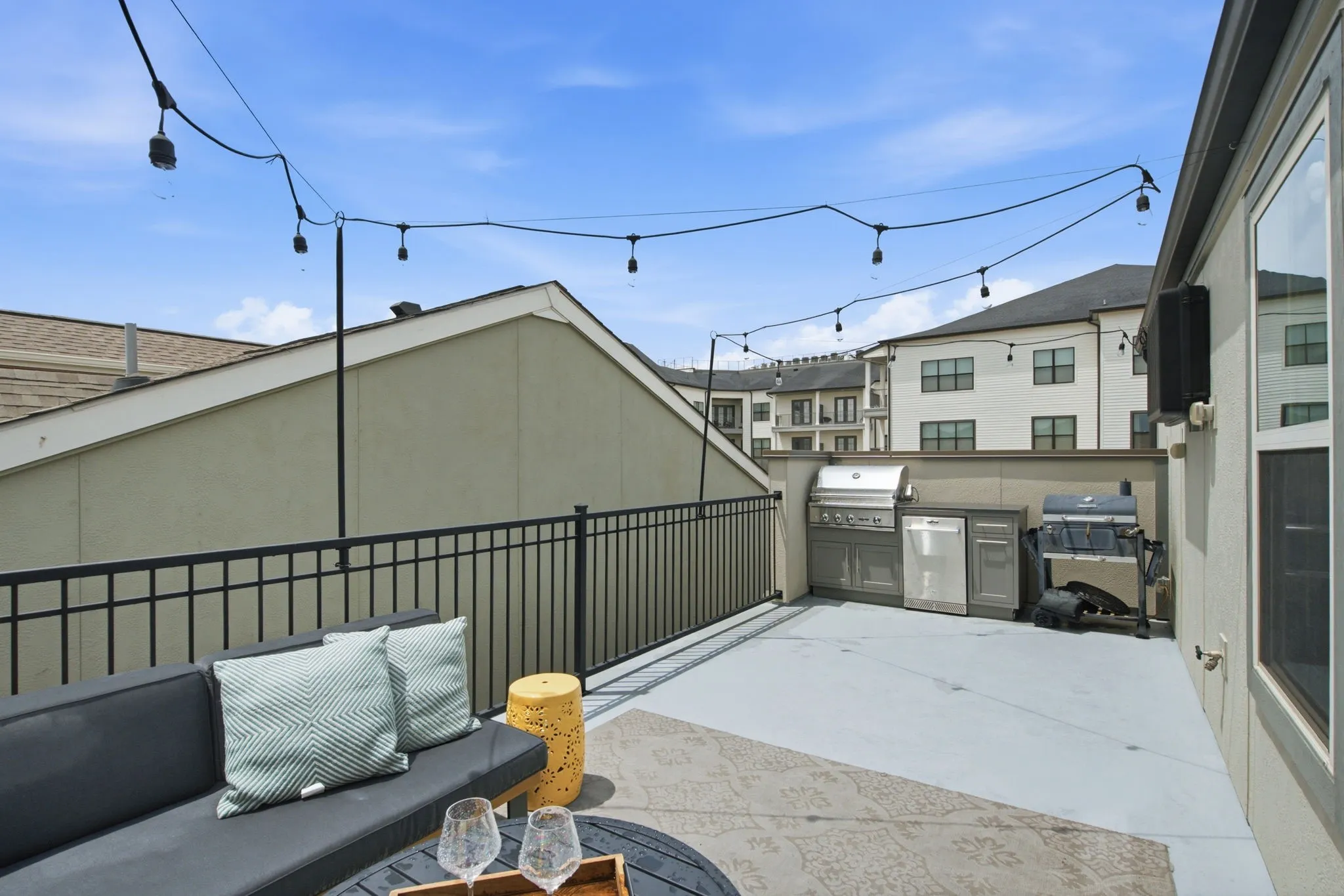 Single Family Residence For Sale in Dallas County , 1011 Tea Olive Lane, Dallas, Texas 75212, 3 Bedroom, 4 Bathroom, 2 Garage spaces, 2,234 Sqft, built in 2019, mls#21333961, Real Estate Agent in Dallas, Homes For Sale in Dallas county, Homes For Sale in Dallas, Realtor in Dallas Texas, Real Estate Brokerage Independent Realty Texas, Luminita Cordes Realtor