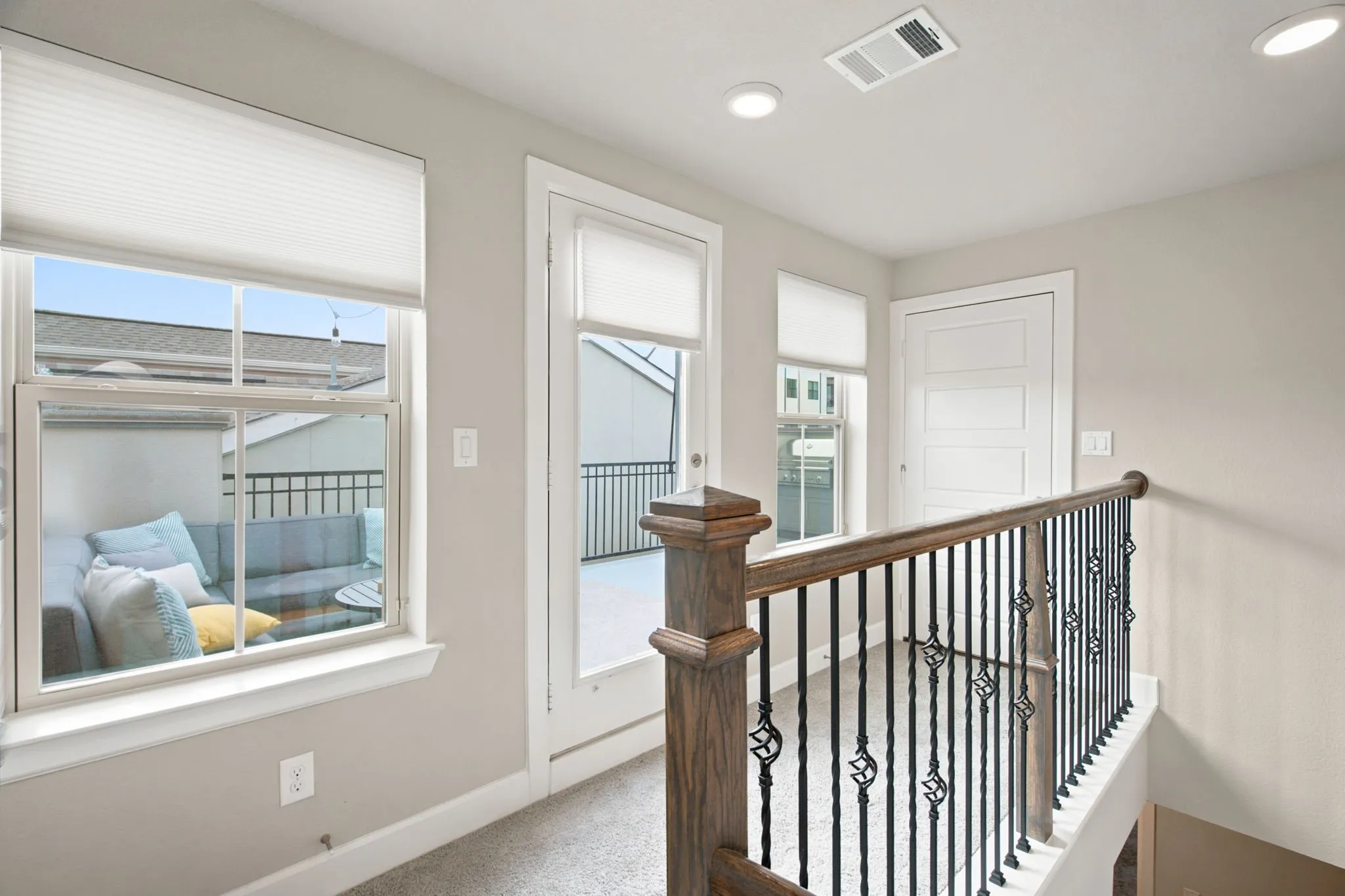 Single Family Residence For Sale in Dallas County , 1011 Tea Olive Lane, Dallas, Texas 75212, 3 Bedroom, 4 Bathroom, 2 Garage spaces, 2,234 Sqft, built in 2019, mls#21333961, Real Estate Agent in Dallas, Homes For Sale in Dallas county, Homes For Sale in Dallas, Realtor in Dallas Texas, Real Estate Brokerage Independent Realty Texas, Luminita Cordes Realtor