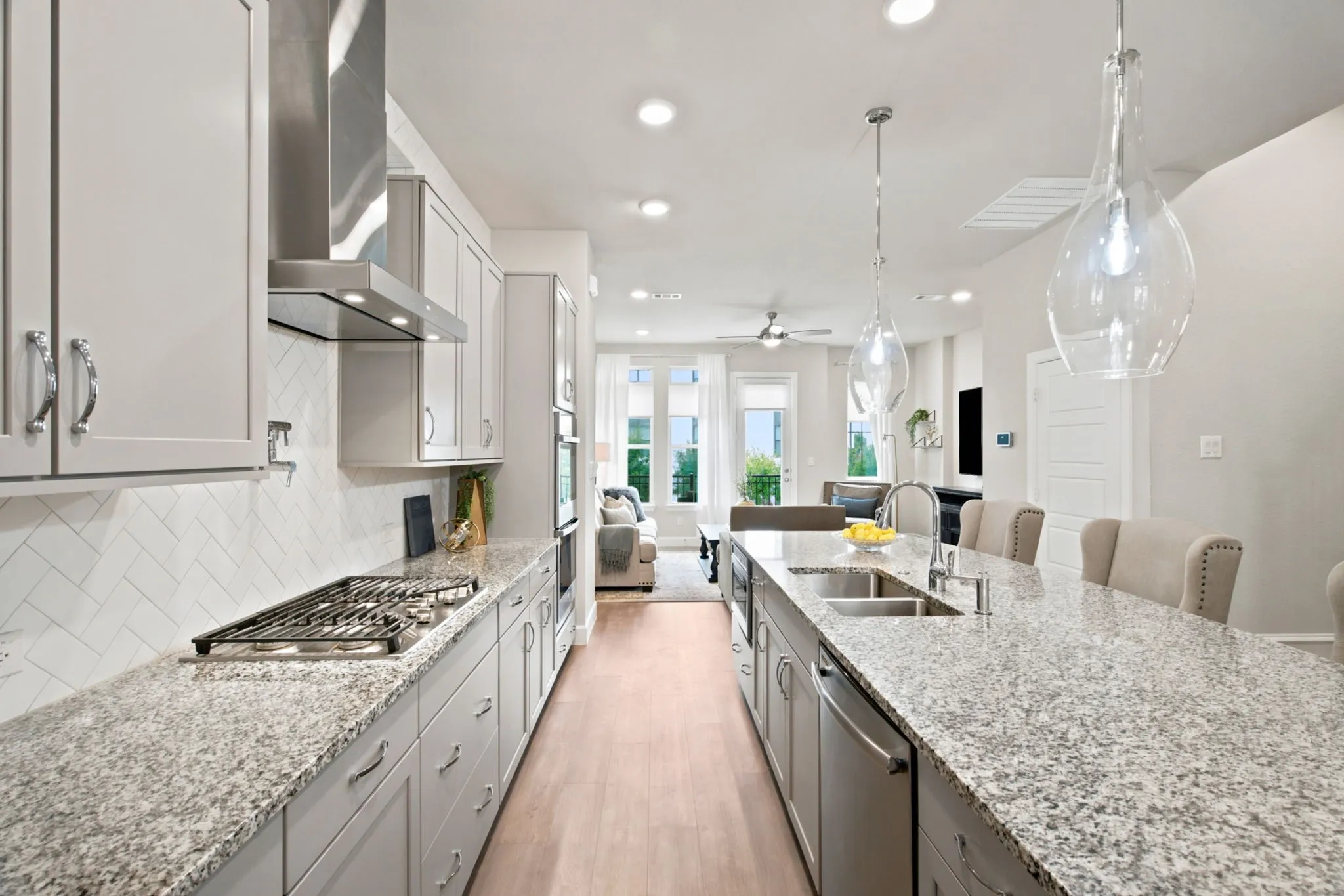 Single Family Residence For Sale in Dallas County , 1011 Tea Olive Lane, Dallas, Texas 75212, 3 Bedroom, 4 Bathroom, 2 Garage spaces, 2,234 Sqft, built in 2019, mls#21333961, Real Estate Agent in Dallas, Homes For Sale in Dallas county, Homes For Sale in Dallas, Realtor in Dallas Texas, Real Estate Brokerage Independent Realty Texas, Luminita Cordes Realtor