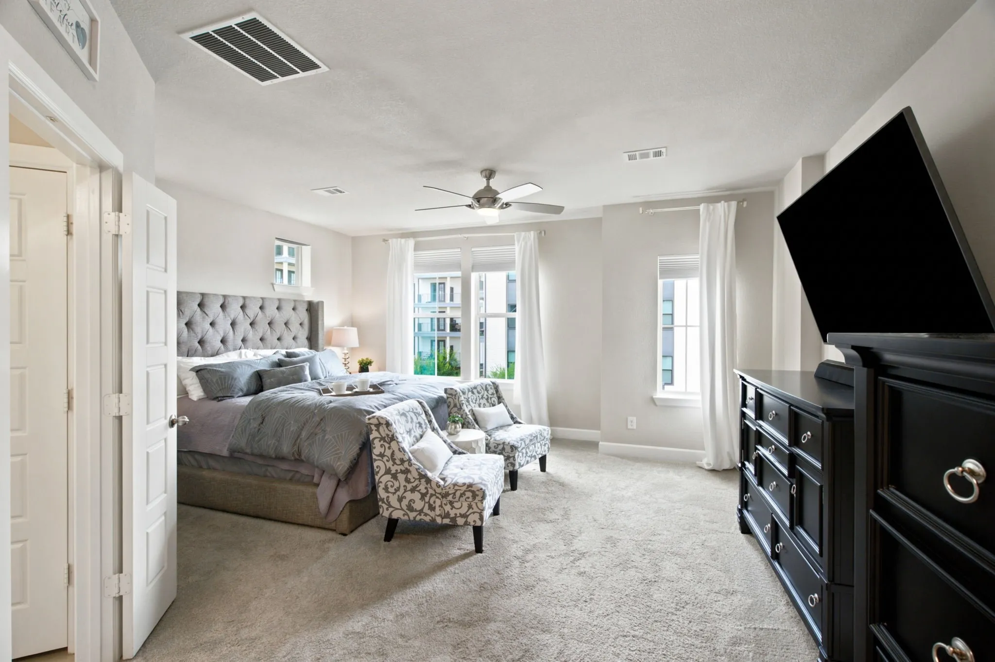 Single Family Residence For Sale in Dallas County , 1011 Tea Olive Lane, Dallas, Texas 75212, 3 Bedroom, 4 Bathroom, 2 Garage spaces, 2,234 Sqft, built in 2019, mls#21333961, Real Estate Agent in Dallas, Homes For Sale in Dallas county, Homes For Sale in Dallas, Realtor in Dallas Texas, Real Estate Brokerage Independent Realty Texas, Luminita Cordes Realtor