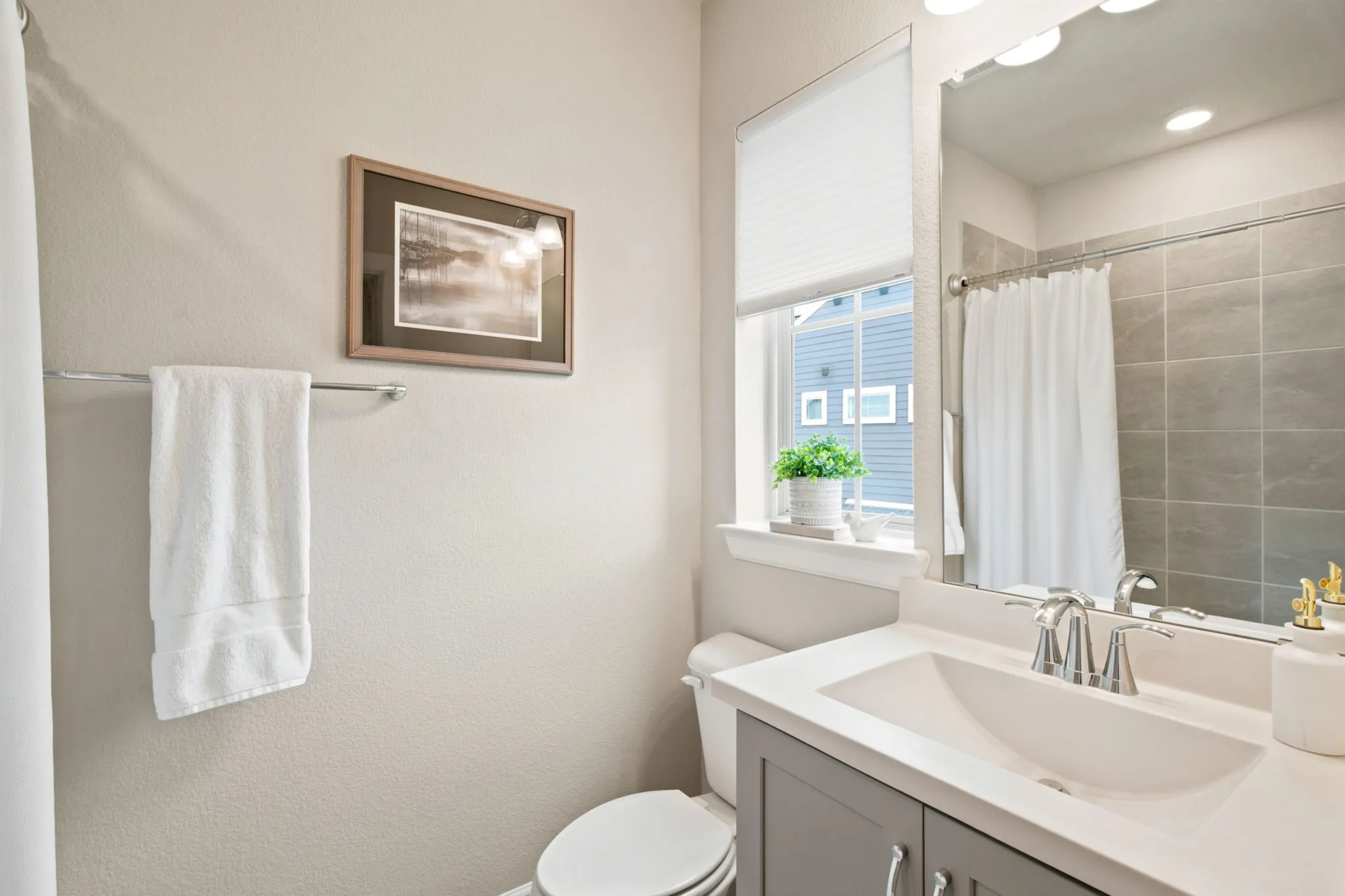 Single Family Residence For Sale in Dallas County , 1011 Tea Olive Lane, Dallas, Texas 75212, 3 Bedroom, 4 Bathroom, 2 Garage spaces, 2,234 Sqft, built in 2019, mls#21333961, Real Estate Agent in Dallas, Homes For Sale in Dallas county, Homes For Sale in Dallas, Realtor in Dallas Texas, Real Estate Brokerage Independent Realty Texas, Luminita Cordes Realtor