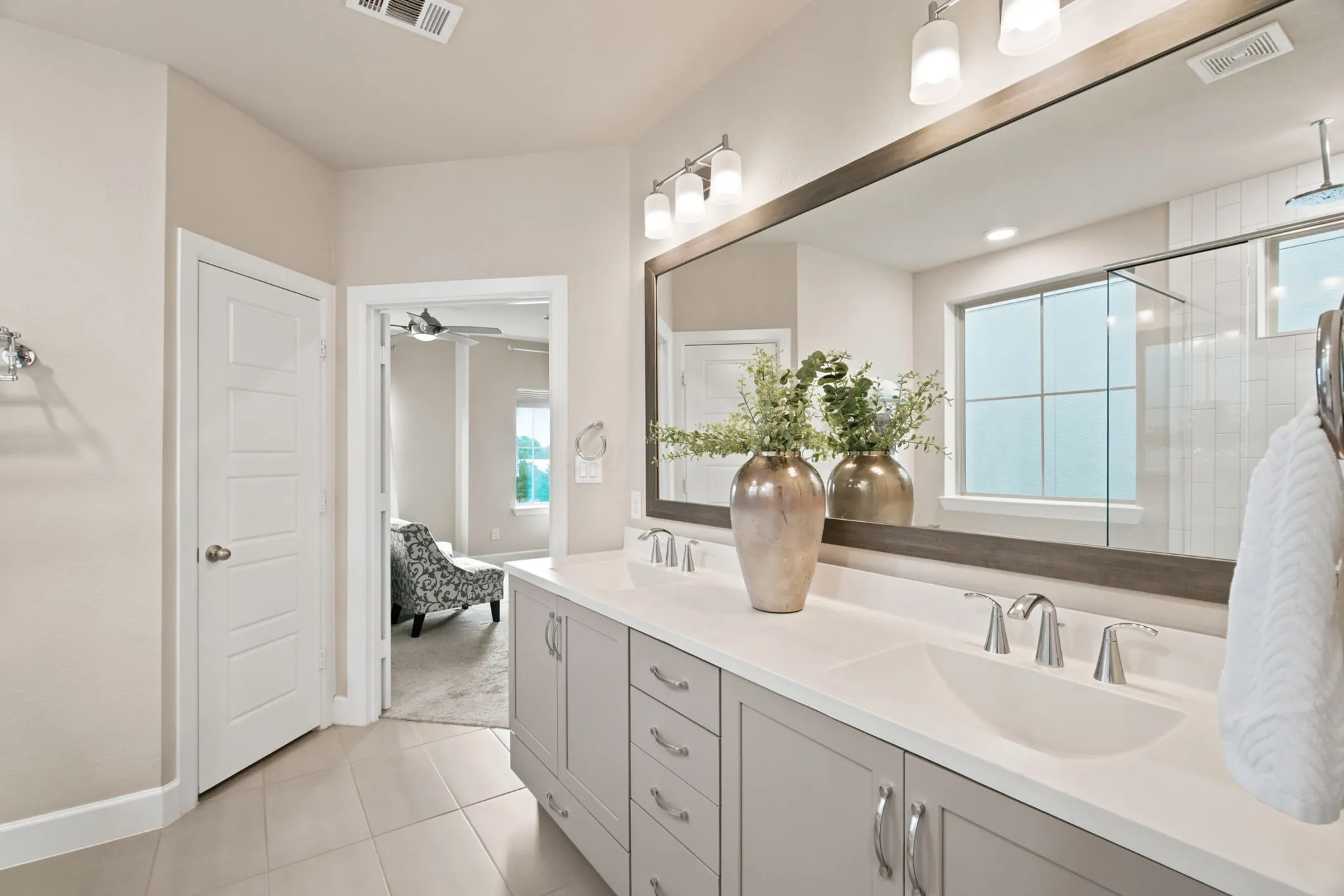 Single Family Residence For Sale in Dallas County , 1011 Tea Olive Lane, Dallas, Texas 75212, 3 Bedroom, 4 Bathroom, 2 Garage spaces, 2,234 Sqft, built in 2019, mls#21333961, Real Estate Agent in Dallas, Homes For Sale in Dallas county, Homes For Sale in Dallas, Realtor in Dallas Texas, Real Estate Brokerage Independent Realty Texas, Luminita Cordes Realtor