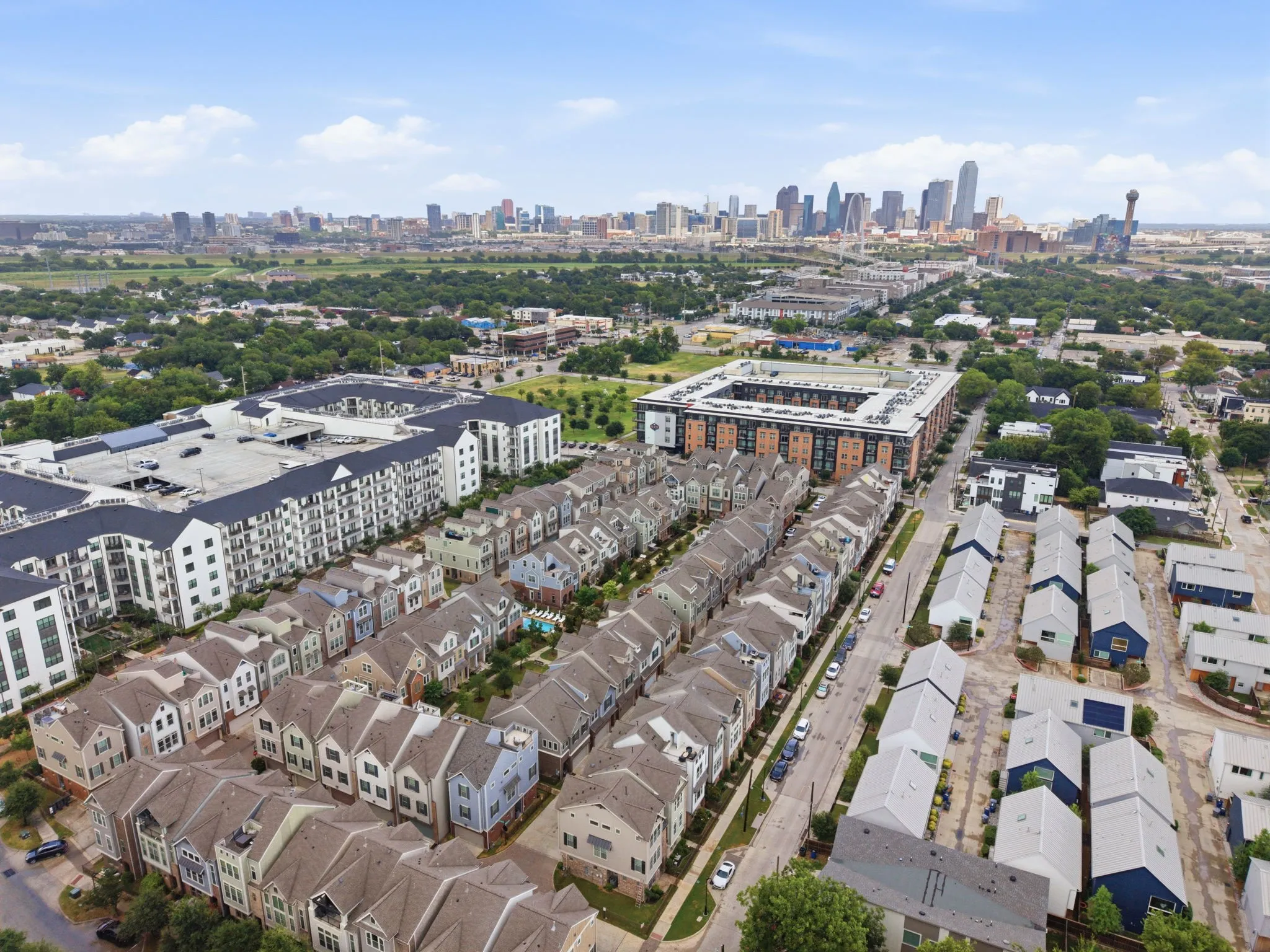 Single Family Residence For Sale in Dallas County , 1011 Tea Olive Lane, Dallas, Texas 75212, 3 Bedroom, 4 Bathroom, 2 Garage spaces, 2,234 Sqft, built in 2019, mls#21333961, Real Estate Agent in Dallas, Homes For Sale in Dallas county, Homes For Sale in Dallas, Realtor in Dallas Texas, Real Estate Brokerage Independent Realty Texas, Luminita Cordes Realtor