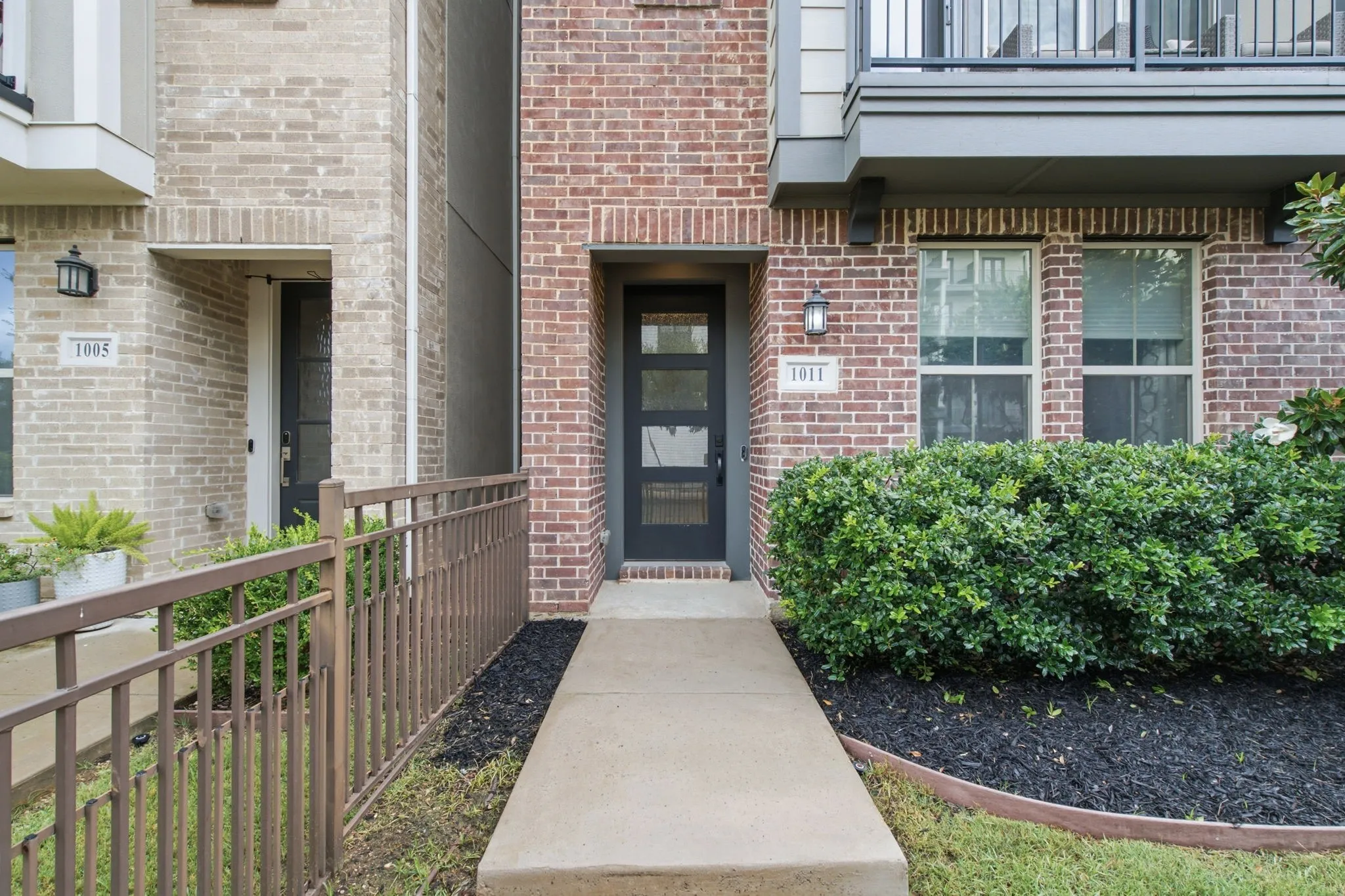 Single Family Residence For Sale in Dallas County , 1011 Tea Olive Lane, Dallas, Texas 75212, 3 Bedroom, 4 Bathroom, 2 Garage spaces, 2,234 Sqft, built in 2019, mls#21333961, Real Estate Agent in Dallas, Homes For Sale in Dallas county, Homes For Sale in Dallas, Realtor in Dallas Texas, Real Estate Brokerage Independent Realty Texas, Luminita Cordes Realtor