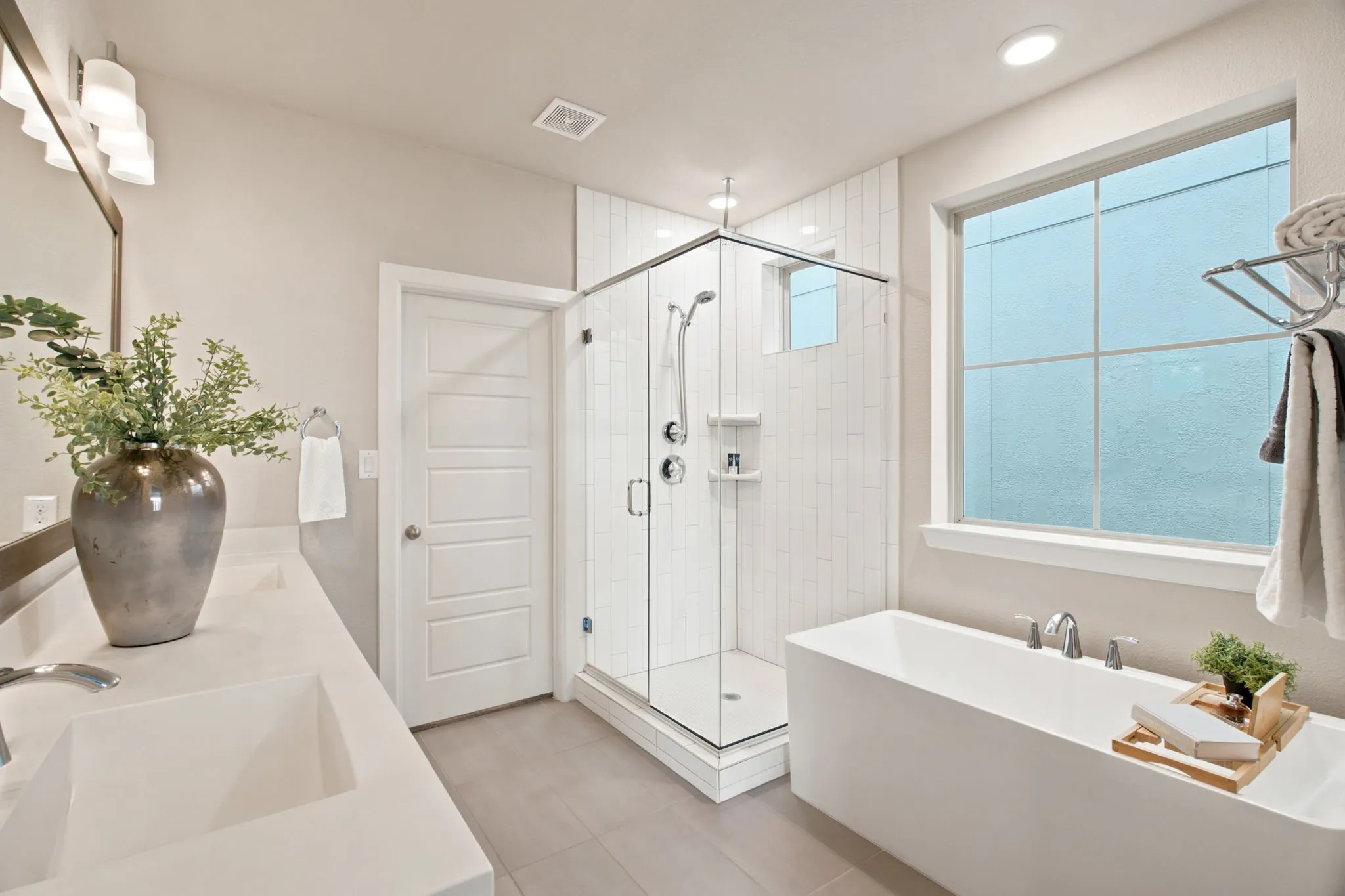 Single Family Residence For Sale in Dallas County , 1011 Tea Olive Lane, Dallas, Texas 75212, 3 Bedroom, 4 Bathroom, 2 Garage spaces, 2,234 Sqft, built in 2019, mls#21333961, Real Estate Agent in Dallas, Homes For Sale in Dallas county, Homes For Sale in Dallas, Realtor in Dallas Texas, Real Estate Brokerage Independent Realty Texas, Luminita Cordes Realtor