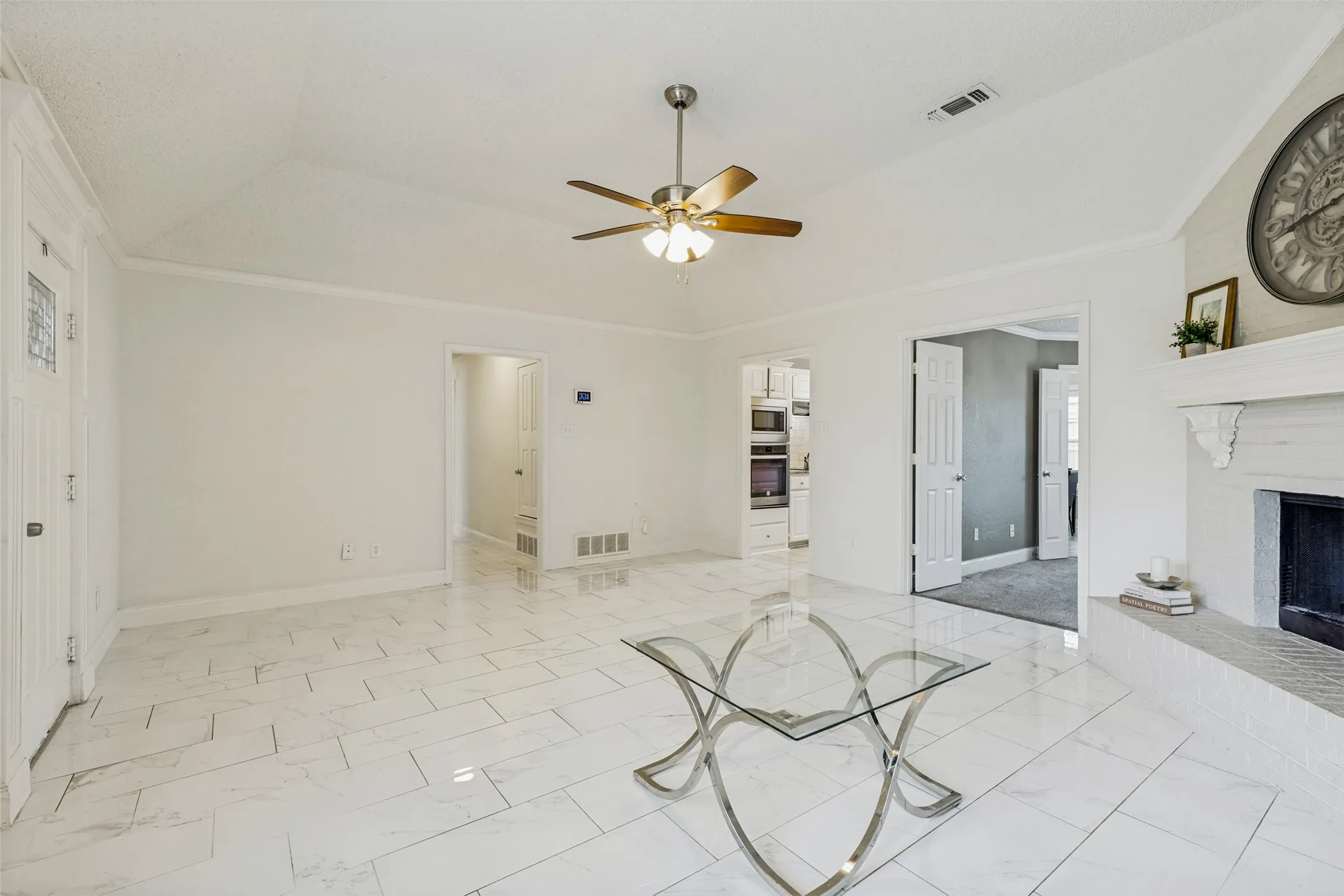 Single Family Residence For Sale in Tarrant County , 5957 Sundown Drive, Watauga, Texas 76148, 3 Bedroom, 2 Bathroom, 2 Garage spaces, 1,648 Sqft, built in 1990, mls#21324595, Real Estate Agent in Watauga, Homes For Sale in Tarrant county, Homes For Sale in Watauga, Realtor in Watauga Texas, Real Estate Brokerage Independent Realty Texas, Luminita Cordes Realtor