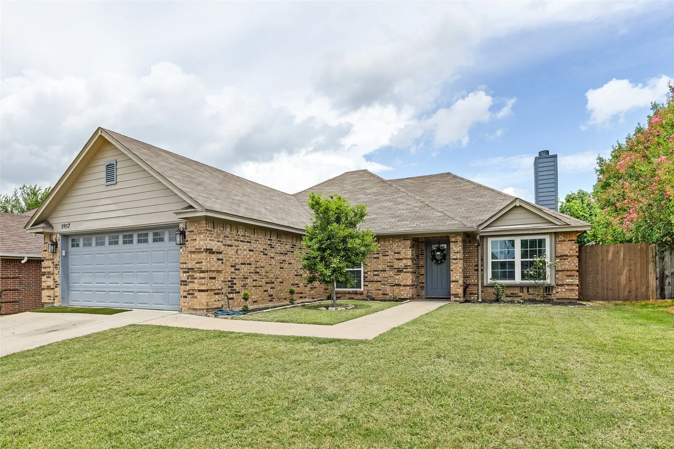 Single Family Residence For Sale in Tarrant County , 5957 Sundown Drive, Watauga, Texas 76148, 3 Bedroom, 2 Bathroom, 2 Garage spaces, 1,648 Sqft, built in 1990, mls#21324595, Real Estate Agent in Watauga, Homes For Sale in Tarrant county, Homes For Sale in Watauga, Realtor in Watauga Texas, Real Estate Brokerage Independent Realty Texas, Luminita Cordes Realtor