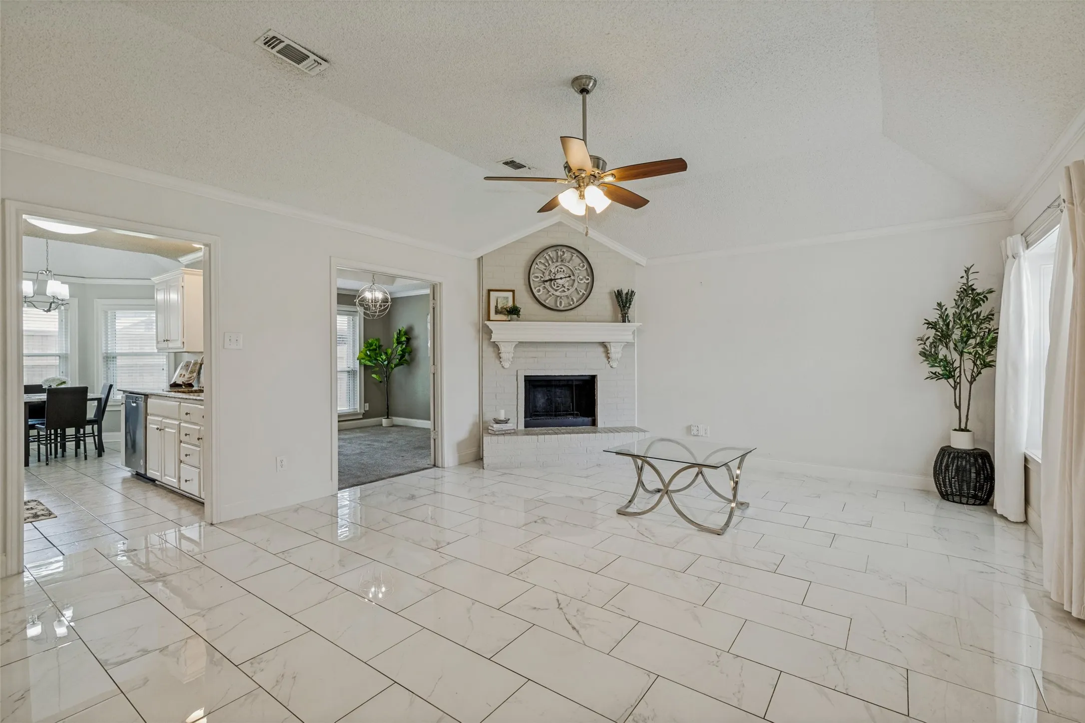 Single Family Residence For Sale in Tarrant County , 5957 Sundown Drive, Watauga, Texas 76148, 3 Bedroom, 2 Bathroom, 2 Garage spaces, 1,648 Sqft, built in 1990, mls#21324595, Real Estate Agent in Watauga, Homes For Sale in Tarrant county, Homes For Sale in Watauga, Realtor in Watauga Texas, Real Estate Brokerage Independent Realty Texas, Luminita Cordes Realtor