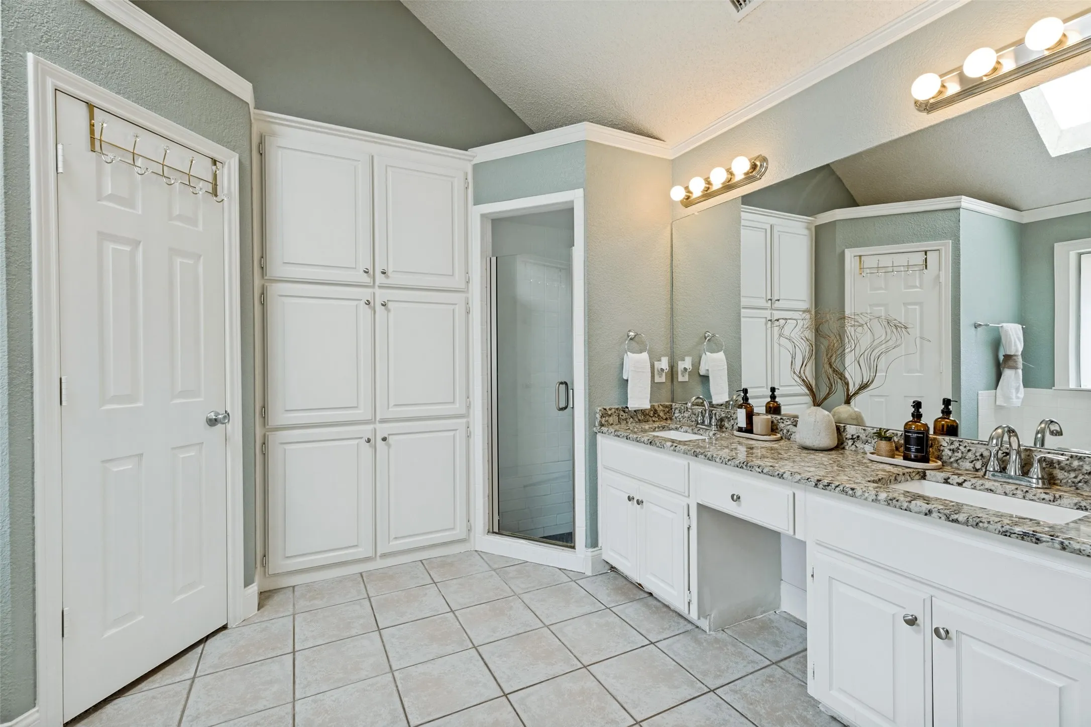 Single Family Residence For Sale in Tarrant County , 5957 Sundown Drive, Watauga, Texas 76148, 3 Bedroom, 2 Bathroom, 2 Garage spaces, 1,648 Sqft, built in 1990, mls#21324595, Real Estate Agent in Watauga, Homes For Sale in Tarrant county, Homes For Sale in Watauga, Realtor in Watauga Texas, Real Estate Brokerage Independent Realty Texas, Luminita Cordes Realtor