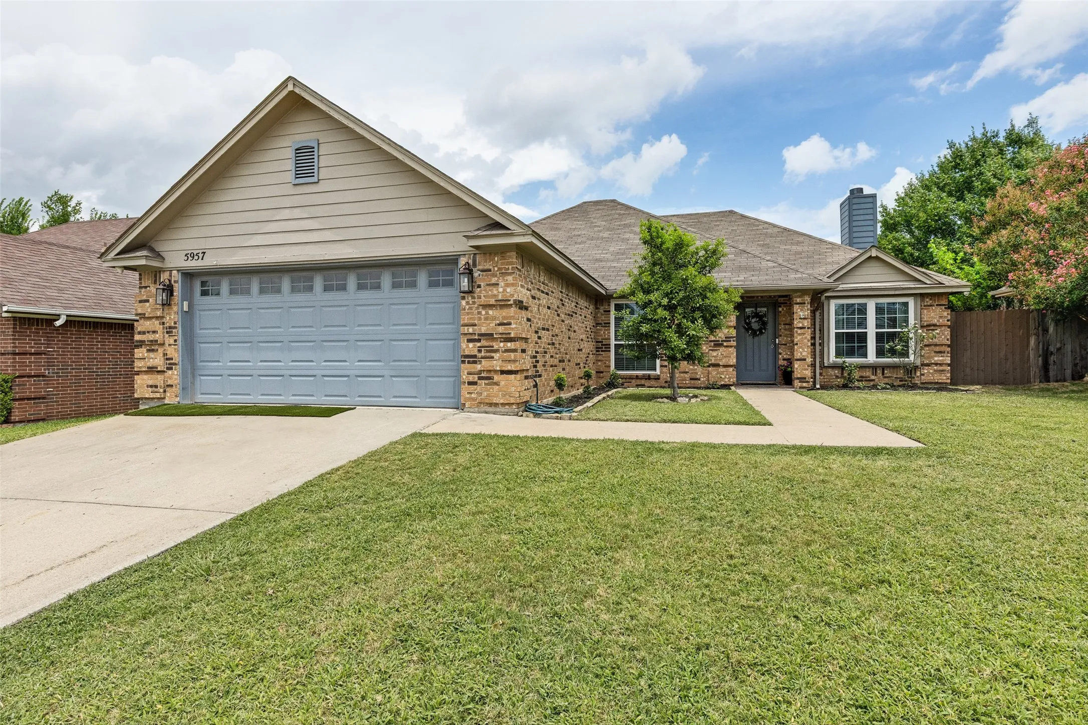 Single Family Residence For Sale in Tarrant County , 5957 Sundown Drive, Watauga, Texas 76148, 3 Bedroom, 2 Bathroom, 2 Garage spaces, 1,648 Sqft, built in 1990, mls#21324595, Real Estate Agent in Watauga, Homes For Sale in Tarrant county, Homes For Sale in Watauga, Realtor in Watauga Texas, Real Estate Brokerage Independent Realty Texas, Luminita Cordes Realtor