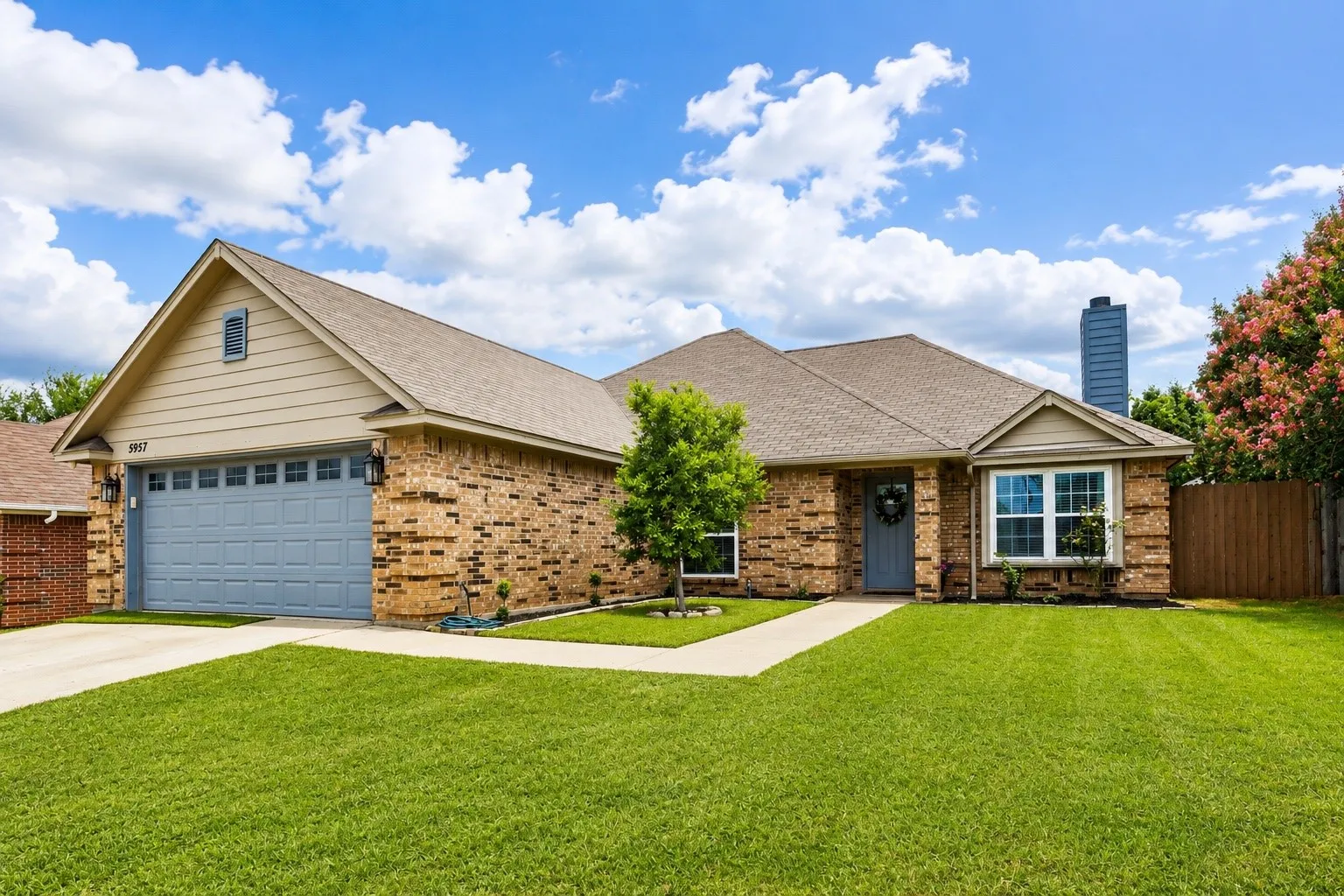 Single Family Residence For Sale in Tarrant County , 5957 Sundown Drive, Watauga, Texas 76148, 3 Bedroom, 2 Bathroom, 2 Garage spaces, 1,648 Sqft, built in 1990, mls#21324595, Real Estate Agent in Watauga, Homes For Sale in Tarrant county, Homes For Sale in Watauga, Realtor in Watauga Texas, Real Estate Brokerage Independent Realty Texas, Luminita Cordes Realtor