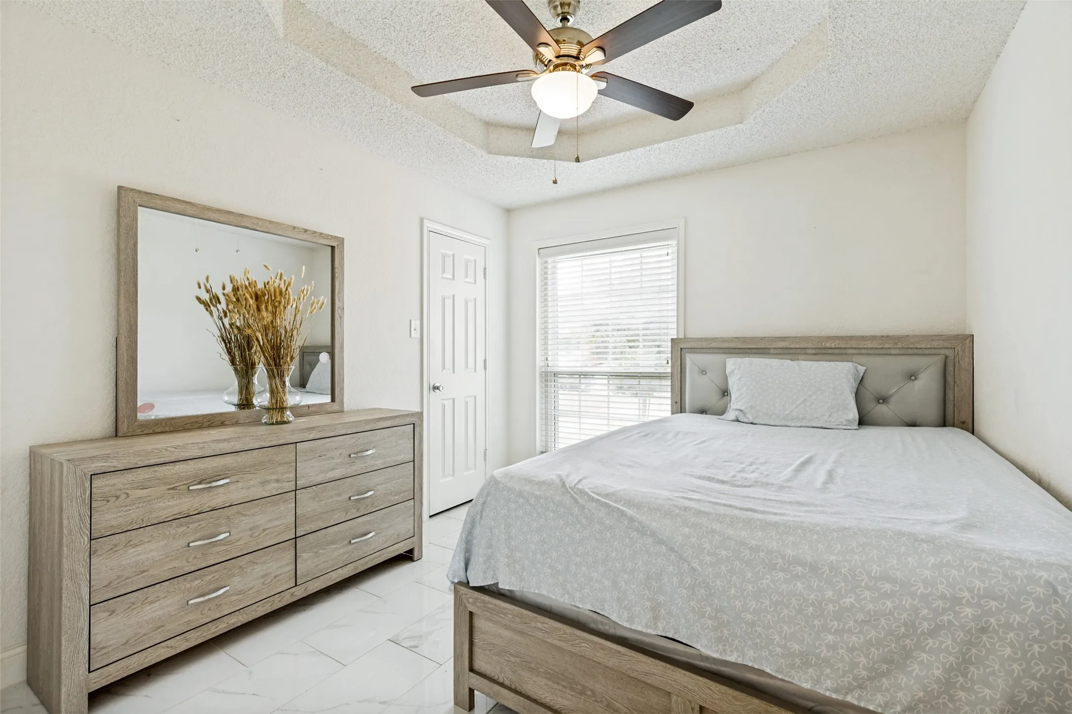 Single Family Residence For Sale in Tarrant County , 5957 Sundown Drive, Watauga, Texas 76148, 3 Bedroom, 2 Bathroom, 2 Garage spaces, 1,648 Sqft, built in 1990, mls#21324595, Real Estate Agent in Watauga, Homes For Sale in Tarrant county, Homes For Sale in Watauga, Realtor in Watauga Texas, Real Estate Brokerage Independent Realty Texas, Luminita Cordes Realtor