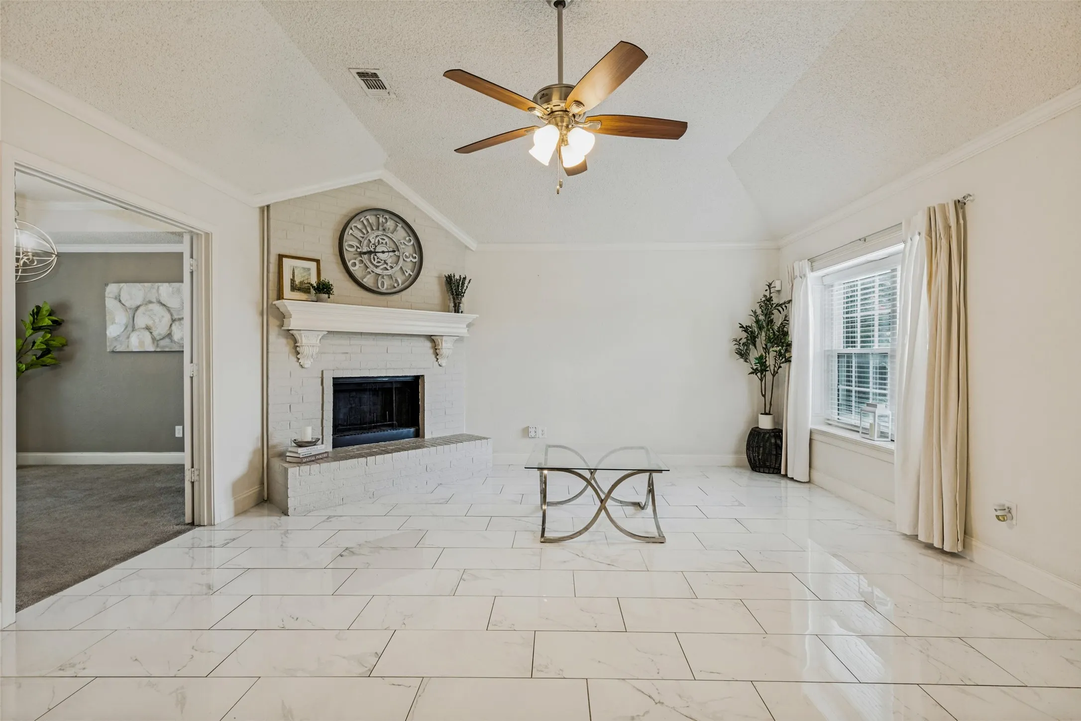 Single Family Residence For Sale in Tarrant County , 5957 Sundown Drive, Watauga, Texas 76148, 3 Bedroom, 2 Bathroom, 2 Garage spaces, 1,648 Sqft, built in 1990, mls#21324595, Real Estate Agent in Watauga, Homes For Sale in Tarrant county, Homes For Sale in Watauga, Realtor in Watauga Texas, Real Estate Brokerage Independent Realty Texas, Luminita Cordes Realtor
