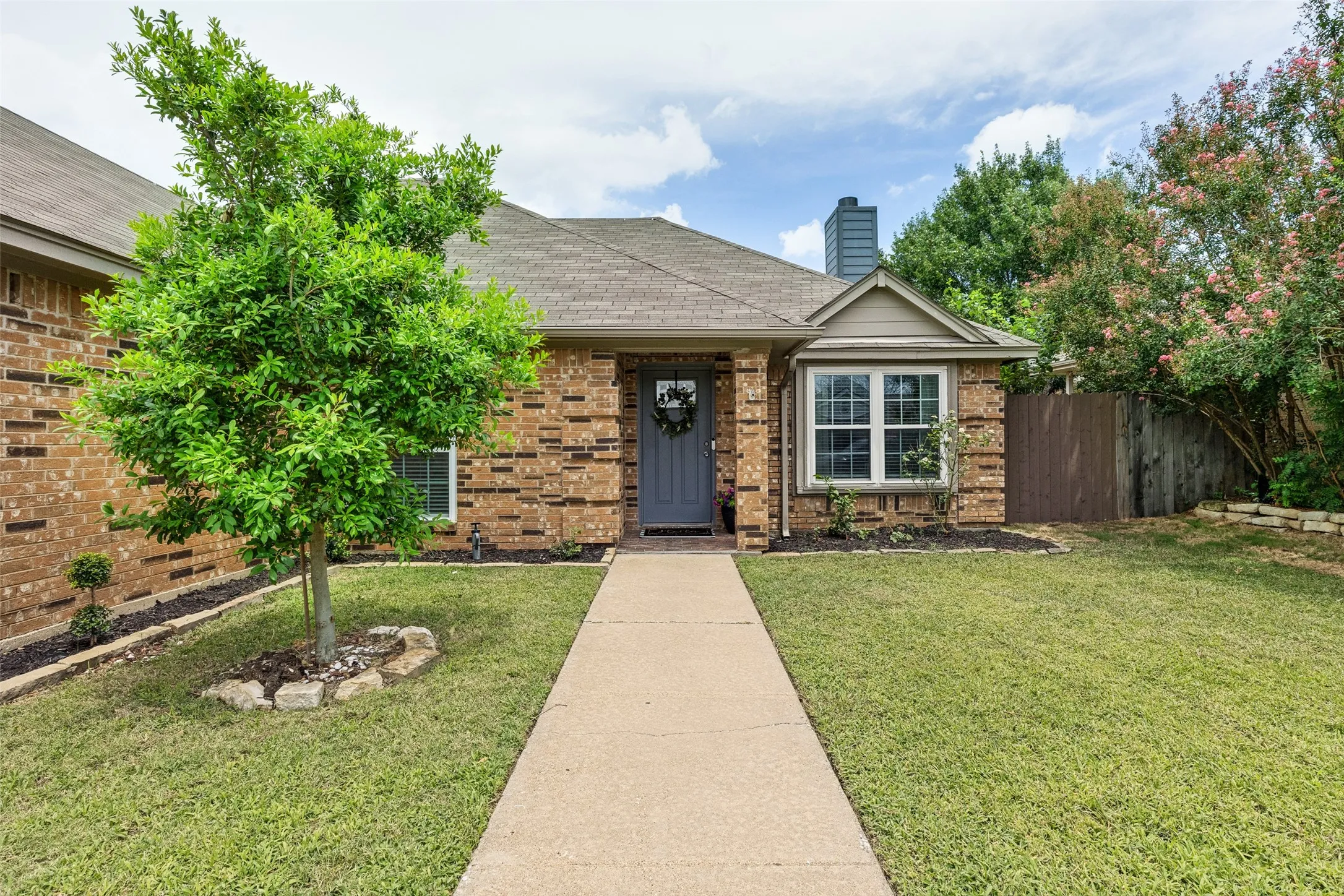 Single Family Residence For Sale in Tarrant County , 5957 Sundown Drive, Watauga, Texas 76148, 3 Bedroom, 2 Bathroom, 2 Garage spaces, 1,648 Sqft, built in 1990, mls#21324595, Real Estate Agent in Watauga, Homes For Sale in Tarrant county, Homes For Sale in Watauga, Realtor in Watauga Texas, Real Estate Brokerage Independent Realty Texas, Luminita Cordes Realtor
