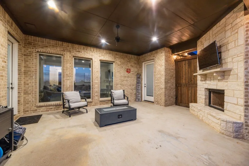 6031 Waggoner Way Midlothian, TX 76065