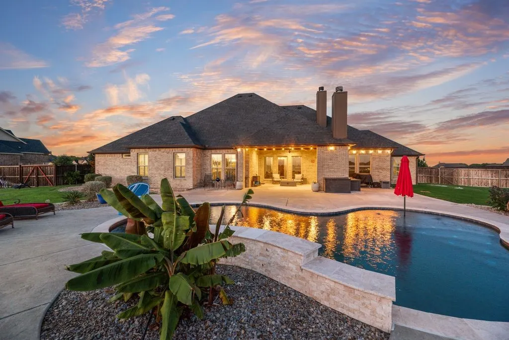 6031 Waggoner Way Midlothian, TX 76065