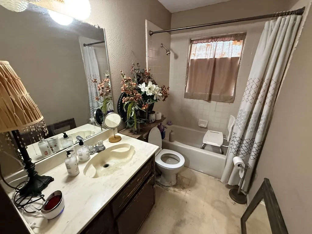 Single Family Residence For Sale in Navarro County , 4324 W Park Row Boulevard, Corsicana, Texas 75110, 3 Bedrooms, 2 Bathrooms, 2 Garage spaces, 1,474 Sqft, built in 0, Price $250,000, mls#21334733, Real Estate Agent in Corsicana, Homes For Sale in Navarro county, Homes For Sale in Corsicana, Realtor in Corsicana Texas, Real Estate Brokerage Independent Realty Texas, Luminita Cordes Realtor