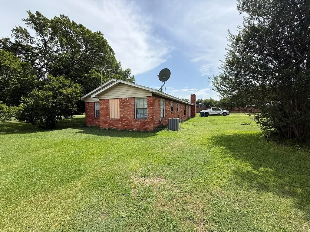 Single Family Residence For Sale in Navarro County , 4324 W Park Row Boulevard, Corsicana, Texas 75110, 3 Bedrooms, 2 Bathrooms, 2 Garage spaces, 1,474 Sqft, built in 0, Price $250,000, mls#21334733, Real Estate Agent in Corsicana, Homes For Sale in Navarro county, Homes For Sale in Corsicana, Realtor in Corsicana Texas, Real Estate Brokerage Independent Realty Texas, Luminita Cordes Realtor
