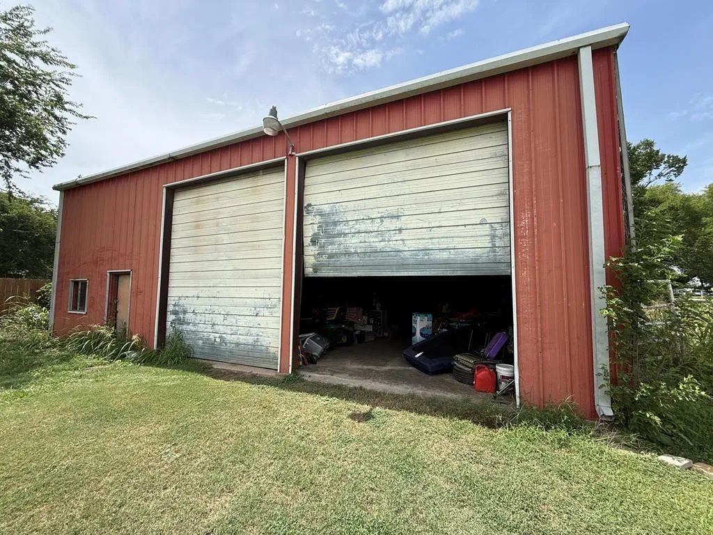 Single Family Residence For Sale in Navarro County , 4324 W Park Row Boulevard, Corsicana, Texas 75110, 3 Bedrooms, 2 Bathrooms, 2 Garage spaces, 1,474 Sqft, built in 0, Price $250,000, mls#21334733, Real Estate Agent in Corsicana, Homes For Sale in Navarro county, Homes For Sale in Corsicana, Realtor in Corsicana Texas, Real Estate Brokerage Independent Realty Texas, Luminita Cordes Realtor