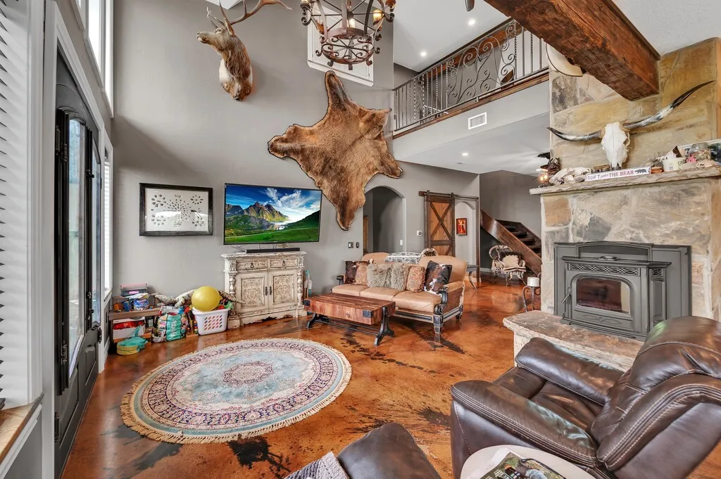 Single Family Residence For Sale in Mc Lennan County , 5004 Gholson Road, Waco, Texas 76705, 3 Bedrooms, 4 Bathrooms, 3 Garage spaces, 3,145 Sqft, built in 2017, Price $1,100,000, mls#21329772, Real Estate Agent in Waco, Homes For Sale in Mc Lennan county, Homes For Sale in Waco, Realtor in Waco Texas, Real Estate Brokerage Independent Realty Texas, Luminita Cordes Realtor