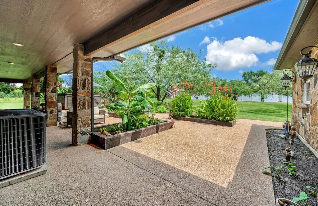 Single Family Residence For Sale in Mc Lennan County , 5004 Gholson Road, Waco, Texas 76705, 3 Bedrooms, 4 Bathrooms, 3 Garage spaces, 3,145 Sqft, built in 2017, Price $1,100,000, mls#21329772, Real Estate Agent in Waco, Homes For Sale in Mc Lennan county, Homes For Sale in Waco, Realtor in Waco Texas, Real Estate Brokerage Independent Realty Texas, Luminita Cordes Realtor