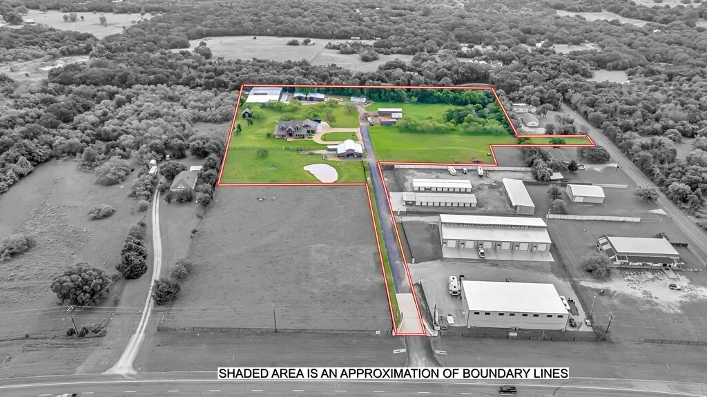 Single Family Residence For Sale in Mc Lennan County , 5004 Gholson Road, Waco, Texas 76705, 3 Bedrooms, 4 Bathrooms, 3 Garage spaces, 3,145 Sqft, built in 2017, Price $1,100,000, mls#21329772, Real Estate Agent in Waco, Homes For Sale in Mc Lennan county, Homes For Sale in Waco, Realtor in Waco Texas, Real Estate Brokerage Independent Realty Texas, Luminita Cordes Realtor