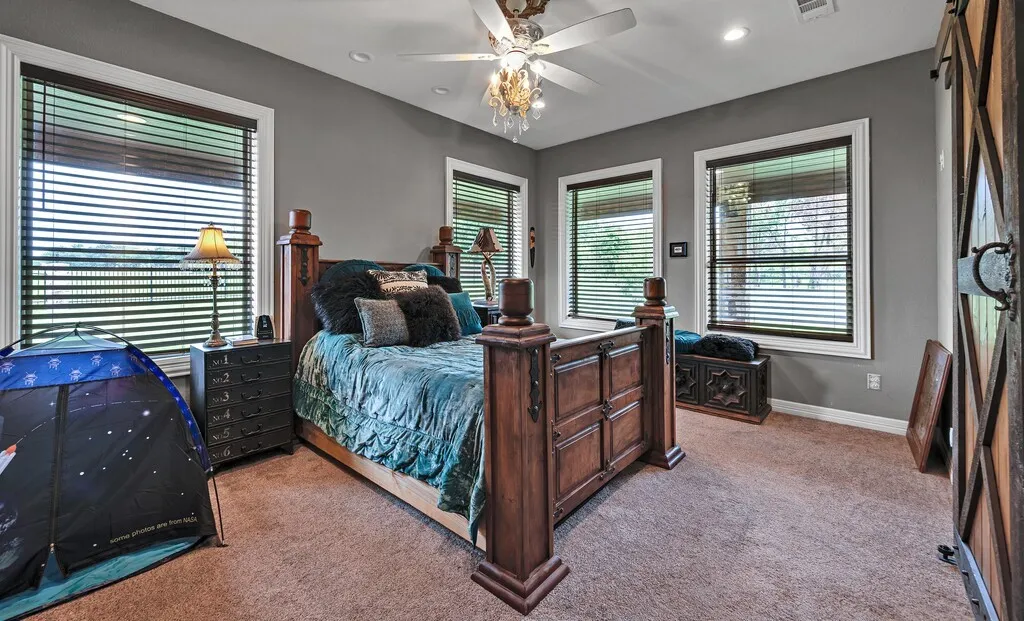 Single Family Residence For Sale in Mc Lennan County , 5004 Gholson Road, Waco, Texas 76705, 3 Bedrooms, 4 Bathrooms, 3 Garage spaces, 3,145 Sqft, built in 2017, Price $1,100,000, mls#21329772, Real Estate Agent in Waco, Homes For Sale in Mc Lennan county, Homes For Sale in Waco, Realtor in Waco Texas, Real Estate Brokerage Independent Realty Texas, Luminita Cordes Realtor