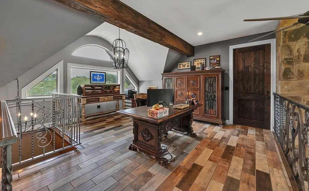 Single Family Residence For Sale in Mc Lennan County , 5004 Gholson Road, Waco, Texas 76705, 3 Bedrooms, 4 Bathrooms, 3 Garage spaces, 3,145 Sqft, built in 2017, Price $1,100,000, mls#21329772, Real Estate Agent in Waco, Homes For Sale in Mc Lennan county, Homes For Sale in Waco, Realtor in Waco Texas, Real Estate Brokerage Independent Realty Texas, Luminita Cordes Realtor