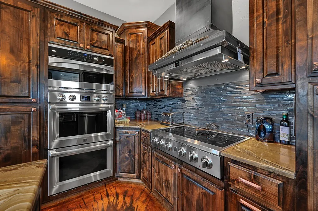 Single Family Residence For Sale in Mc Lennan County , 5004 Gholson Road, Waco, Texas 76705, 3 Bedrooms, 4 Bathrooms, 3 Garage spaces, 3,145 Sqft, built in 2017, Price $1,100,000, mls#21329772, Real Estate Agent in Waco, Homes For Sale in Mc Lennan county, Homes For Sale in Waco, Realtor in Waco Texas, Real Estate Brokerage Independent Realty Texas, Luminita Cordes Realtor