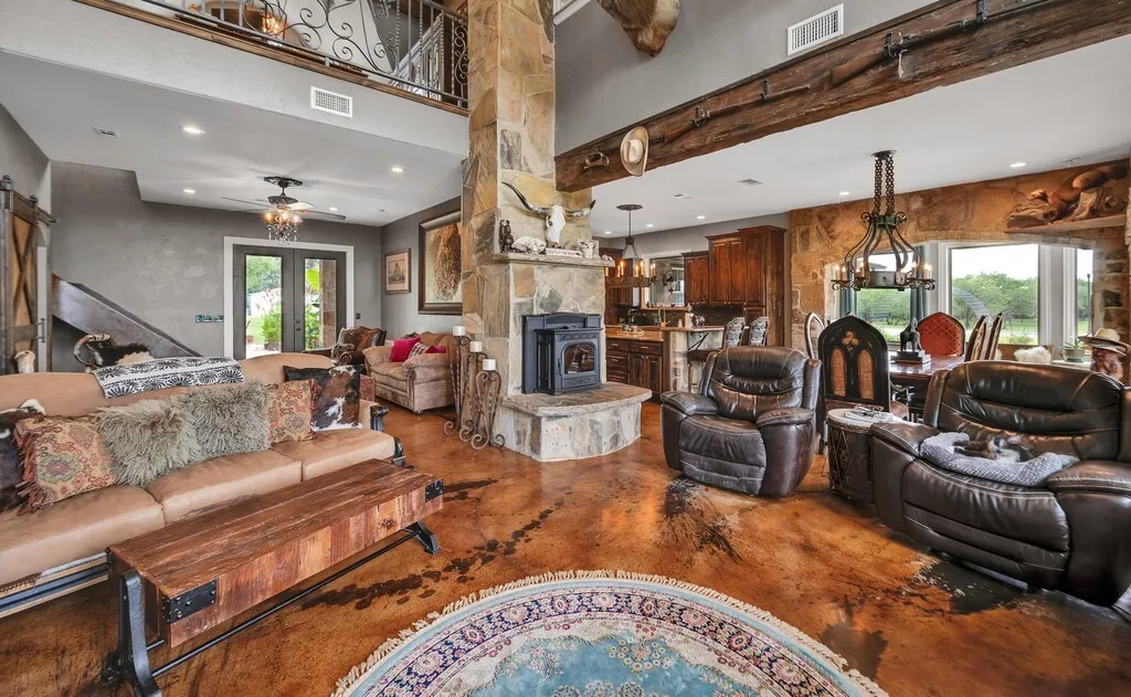 Single Family Residence For Sale in Mc Lennan County , 5004 Gholson Road, Waco, Texas 76705, 3 Bedrooms, 4 Bathrooms, 3 Garage spaces, 3,145 Sqft, built in 2017, Price $1,100,000, mls#21329772, Real Estate Agent in Waco, Homes For Sale in Mc Lennan county, Homes For Sale in Waco, Realtor in Waco Texas, Real Estate Brokerage Independent Realty Texas, Luminita Cordes Realtor