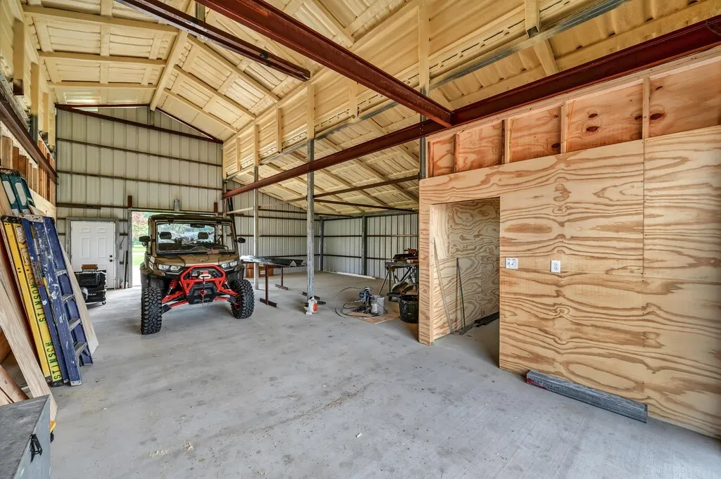 Single Family Residence For Sale in Mc Lennan County , 5004 Gholson Road, Waco, Texas 76705, 3 Bedrooms, 4 Bathrooms, 3 Garage spaces, 3,145 Sqft, built in 2017, Price $1,100,000, mls#21329772, Real Estate Agent in Waco, Homes For Sale in Mc Lennan county, Homes For Sale in Waco, Realtor in Waco Texas, Real Estate Brokerage Independent Realty Texas, Luminita Cordes Realtor
